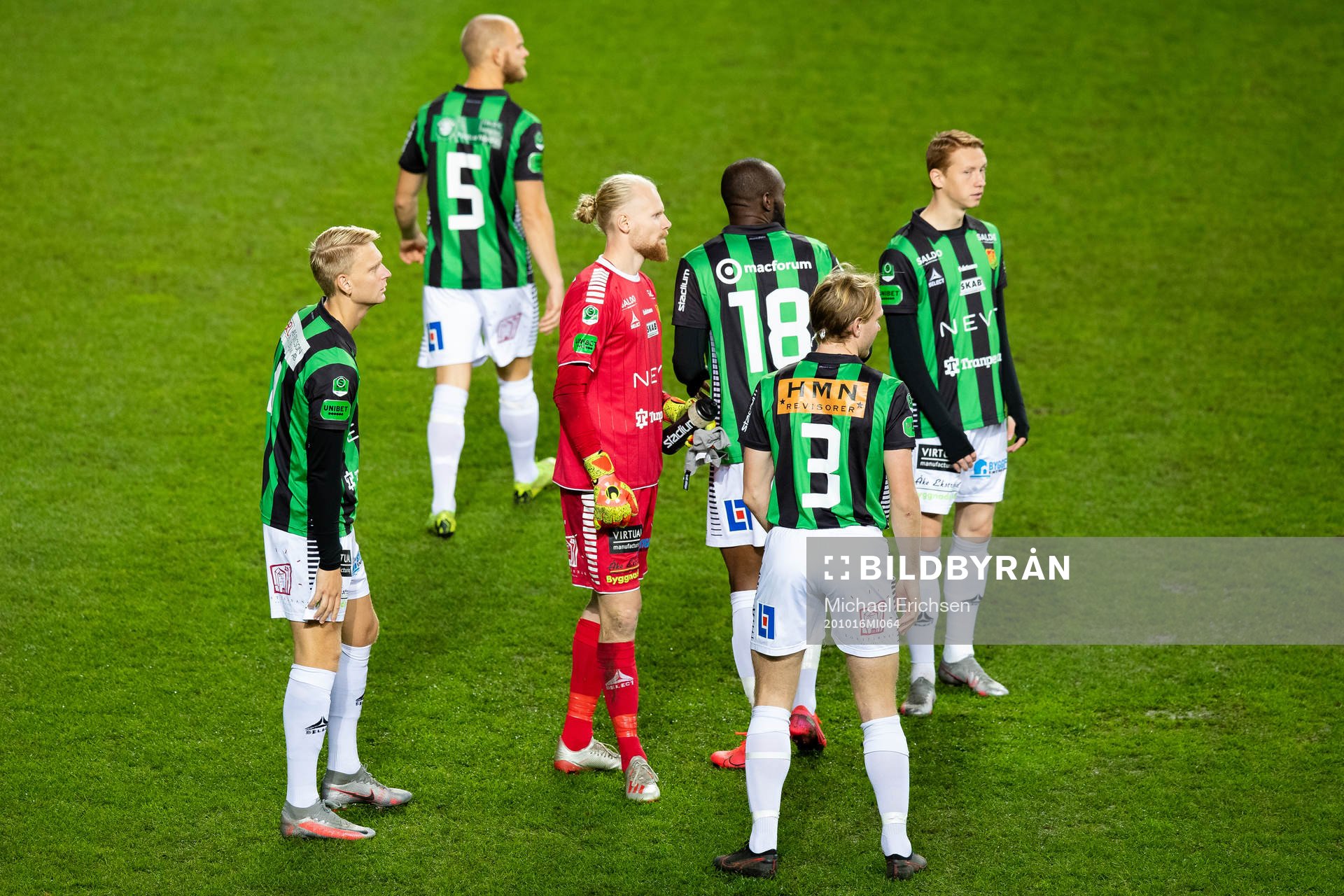 GAIS spelare samlade innan fotbollsmatchen i Superettan