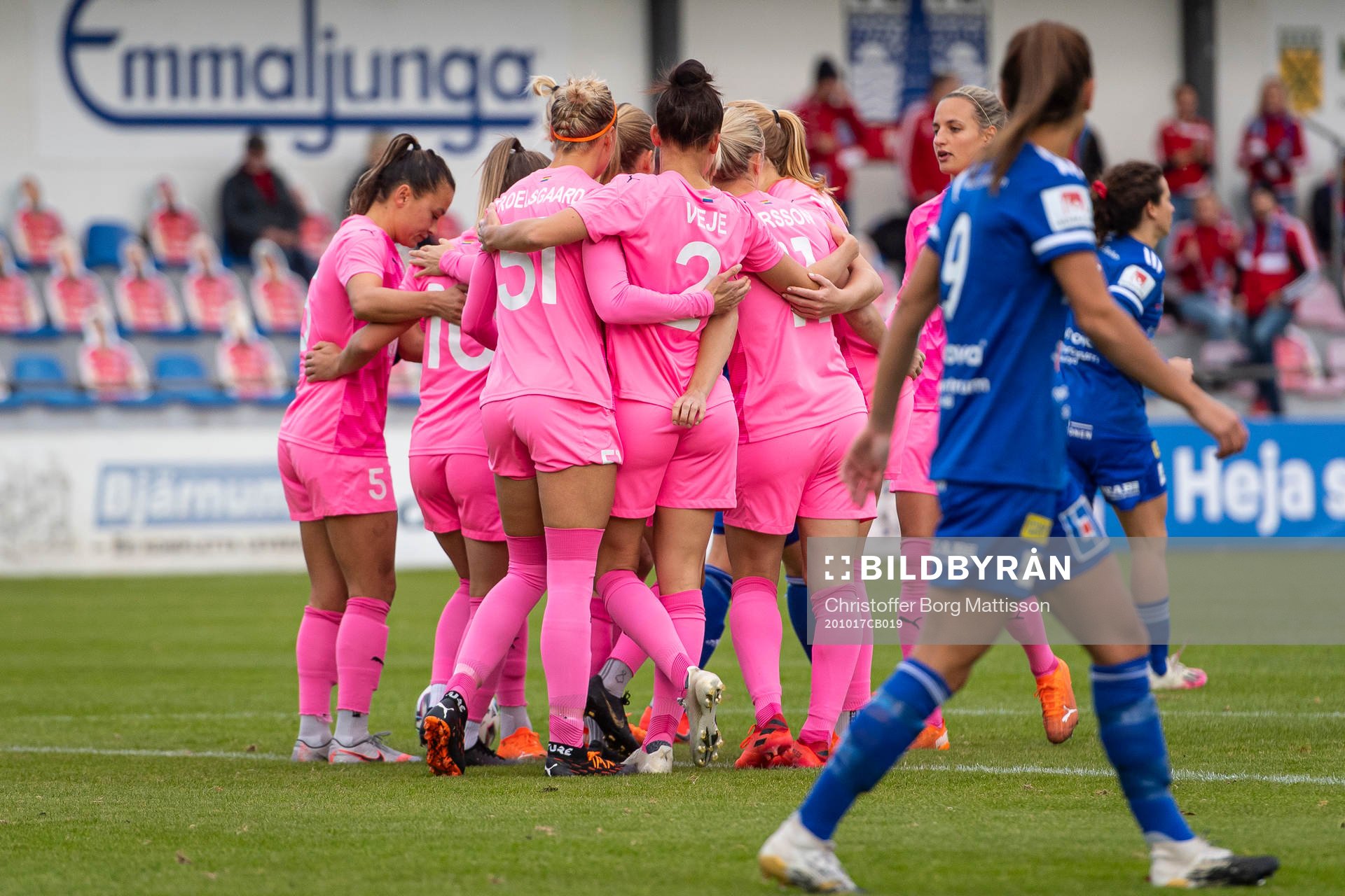 Rosengårds spelare jublar efter 0-1 under fotbollsmatchen i Damallsvenskan mellan Vittsjö och FC Rosengård den 17 oktober 2020 i Vittsjö.