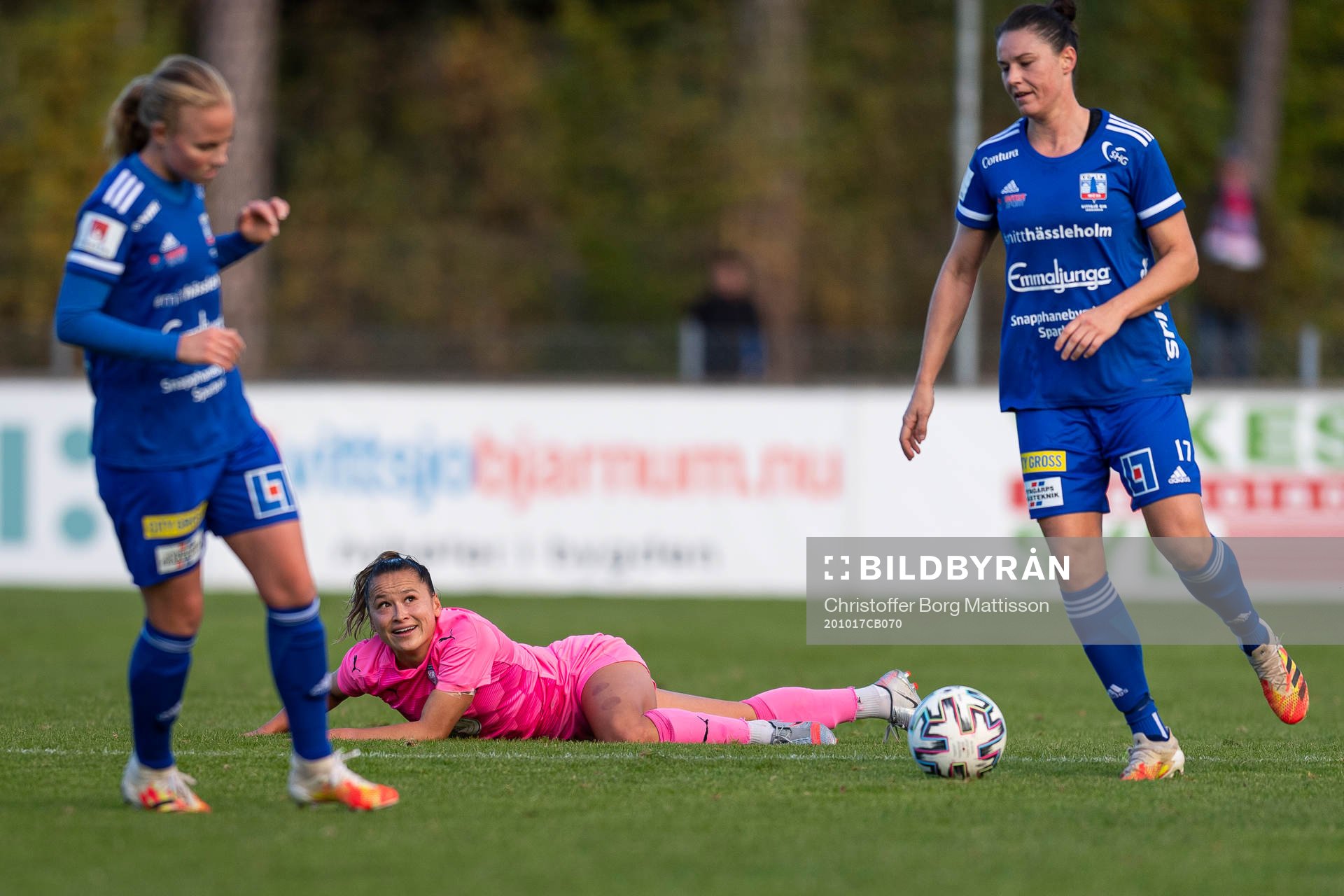 Rosengårds Alexandra Lowe Riley reagerar