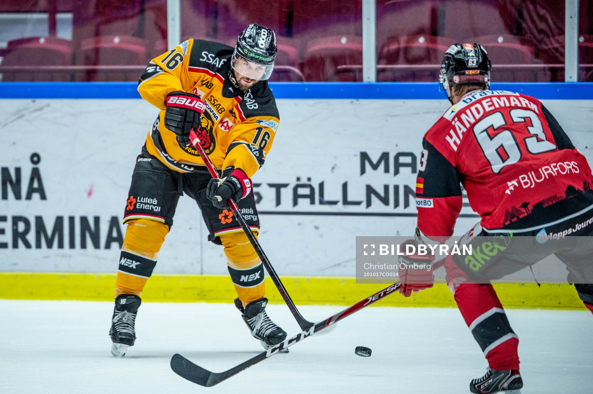 Luleås Niklas Olausson mot Malmö Redhawks Fredrik