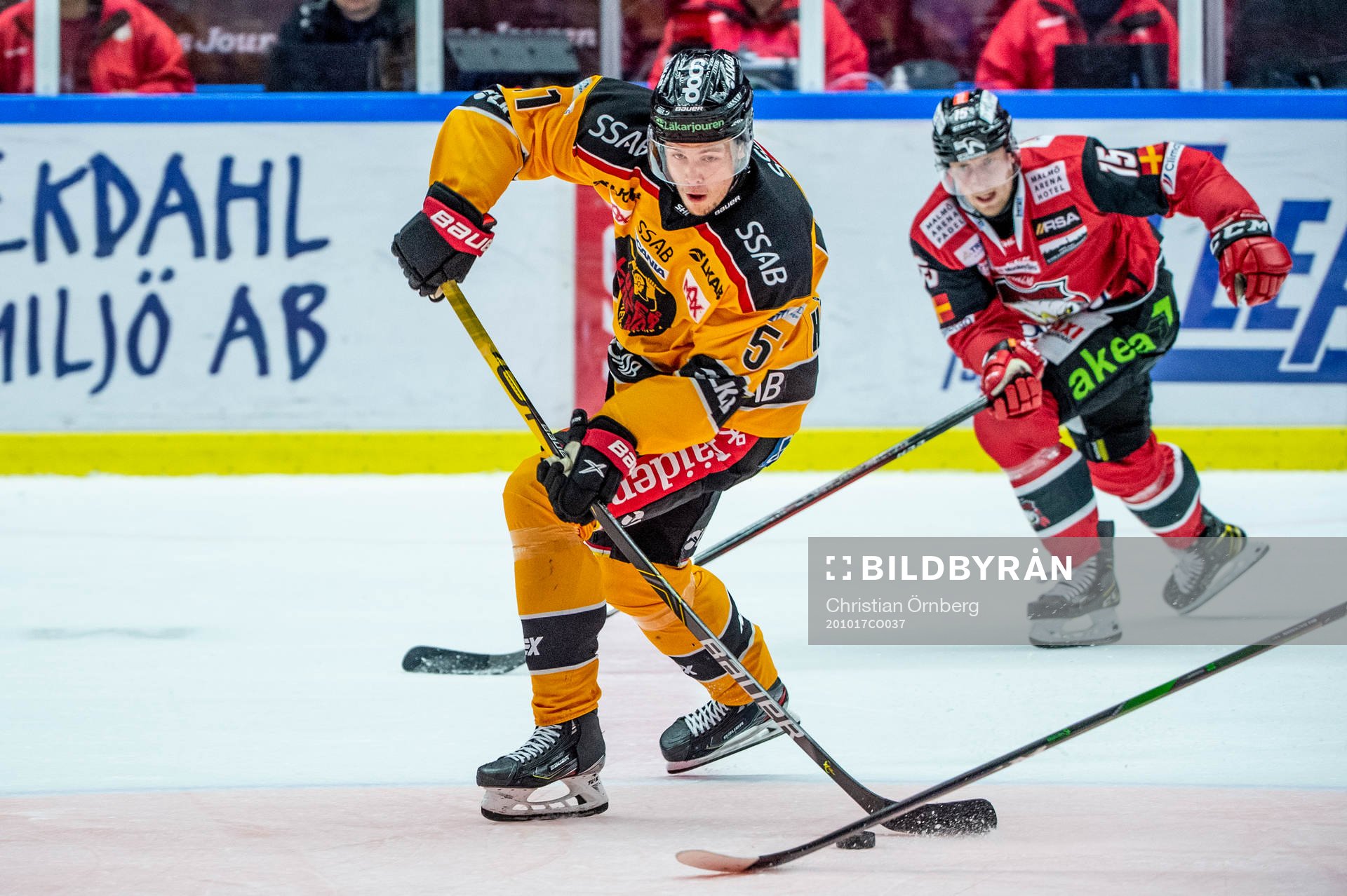 Luleås Eddie Larsson mot Malmö Redhawks Axel Wemmenborn