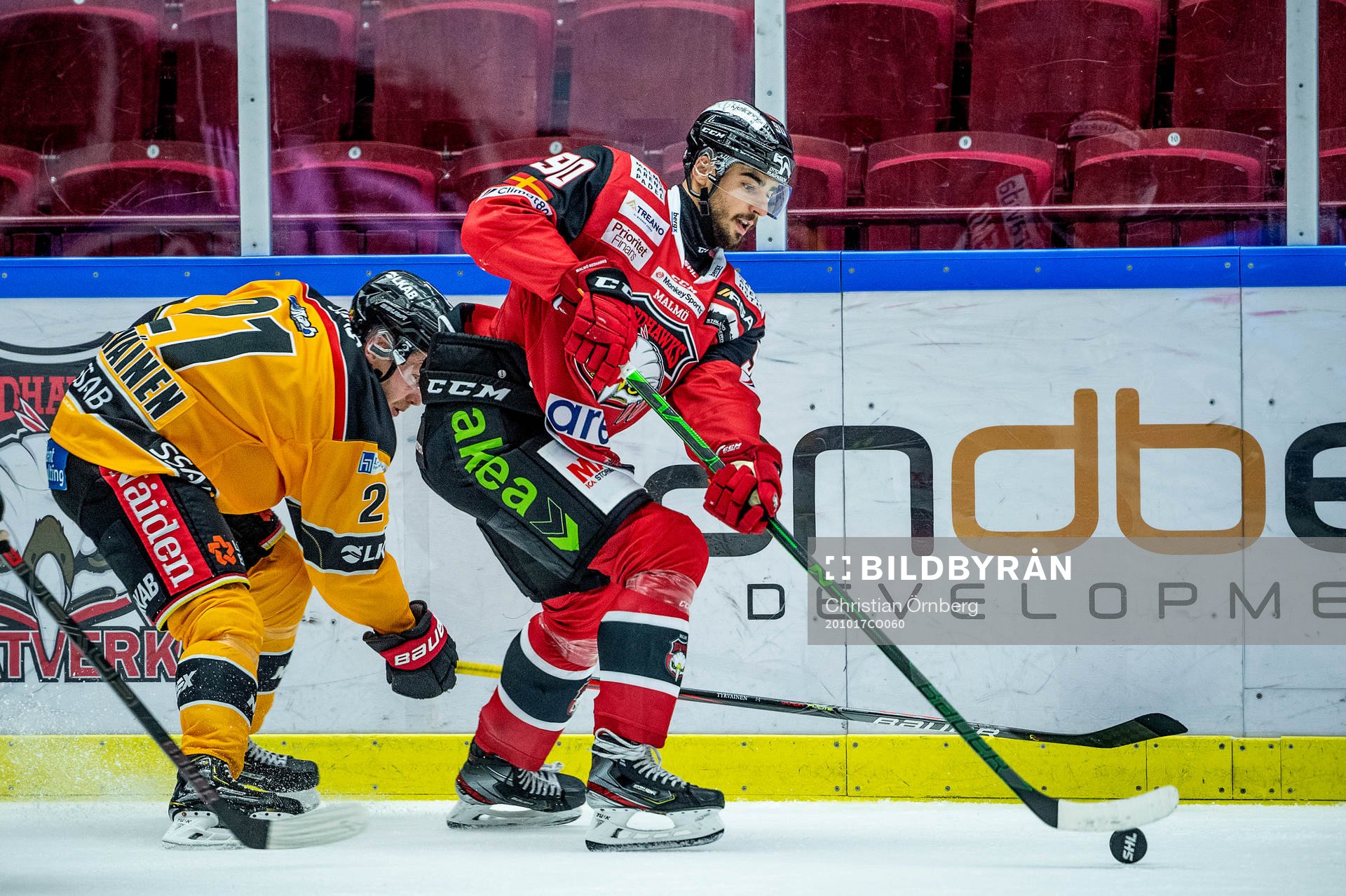 Malmö Redhawks Joe Veleno mot Luleås Juhani Tyrväinen