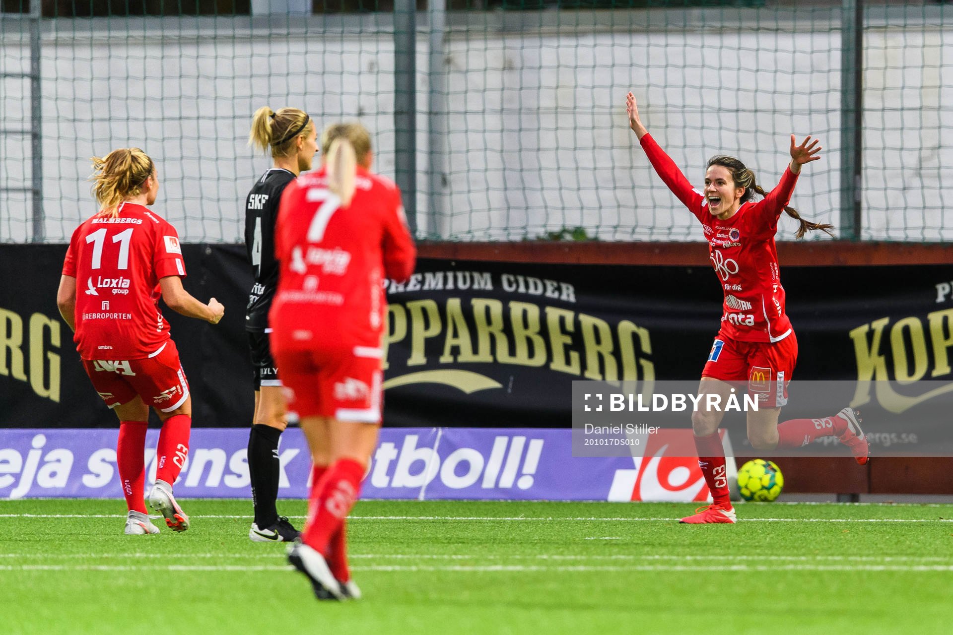 Örebros Cali Farquharson jublar
