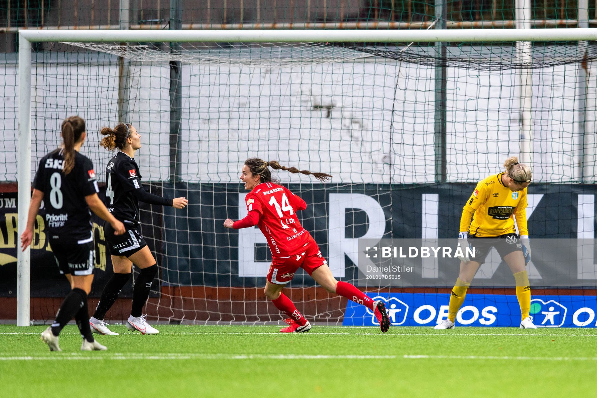 Örebros Cali Farquharson jublar