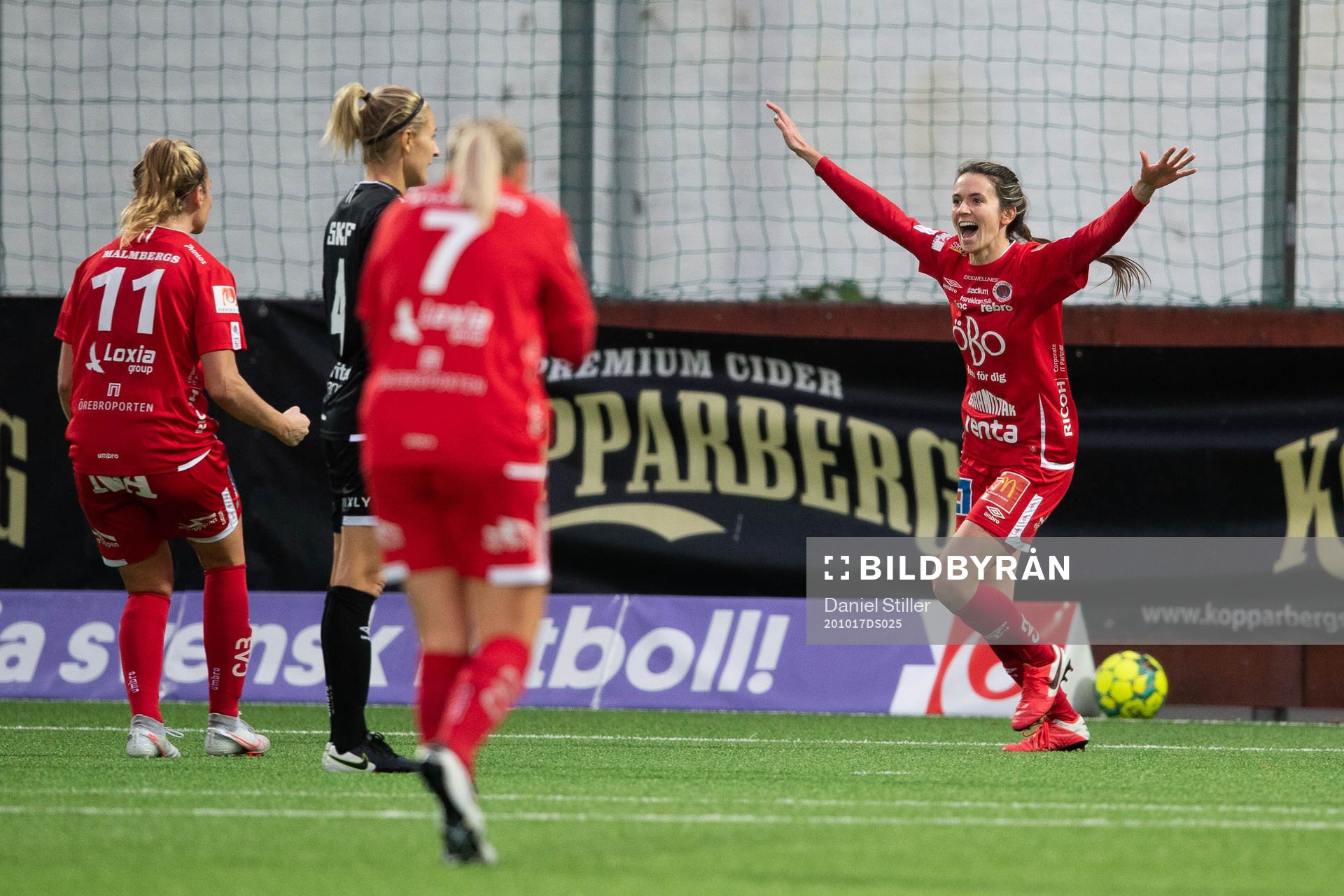 Örebros Cali Farquharson jublar
