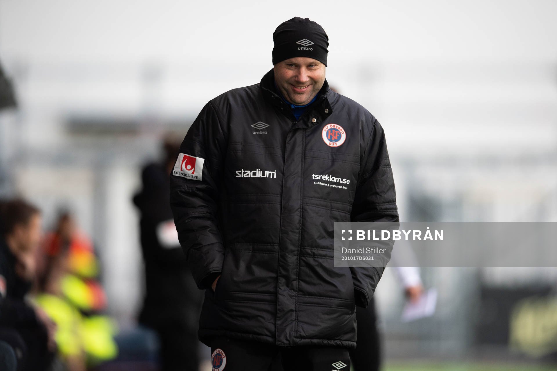 Örebros tränare Stefan Ärnsved under fotbollsmatchen i Damallsvenskan mellan Kopparbergs/Göteborg och Örebro den 17 oktober 2020 i Göteborg.