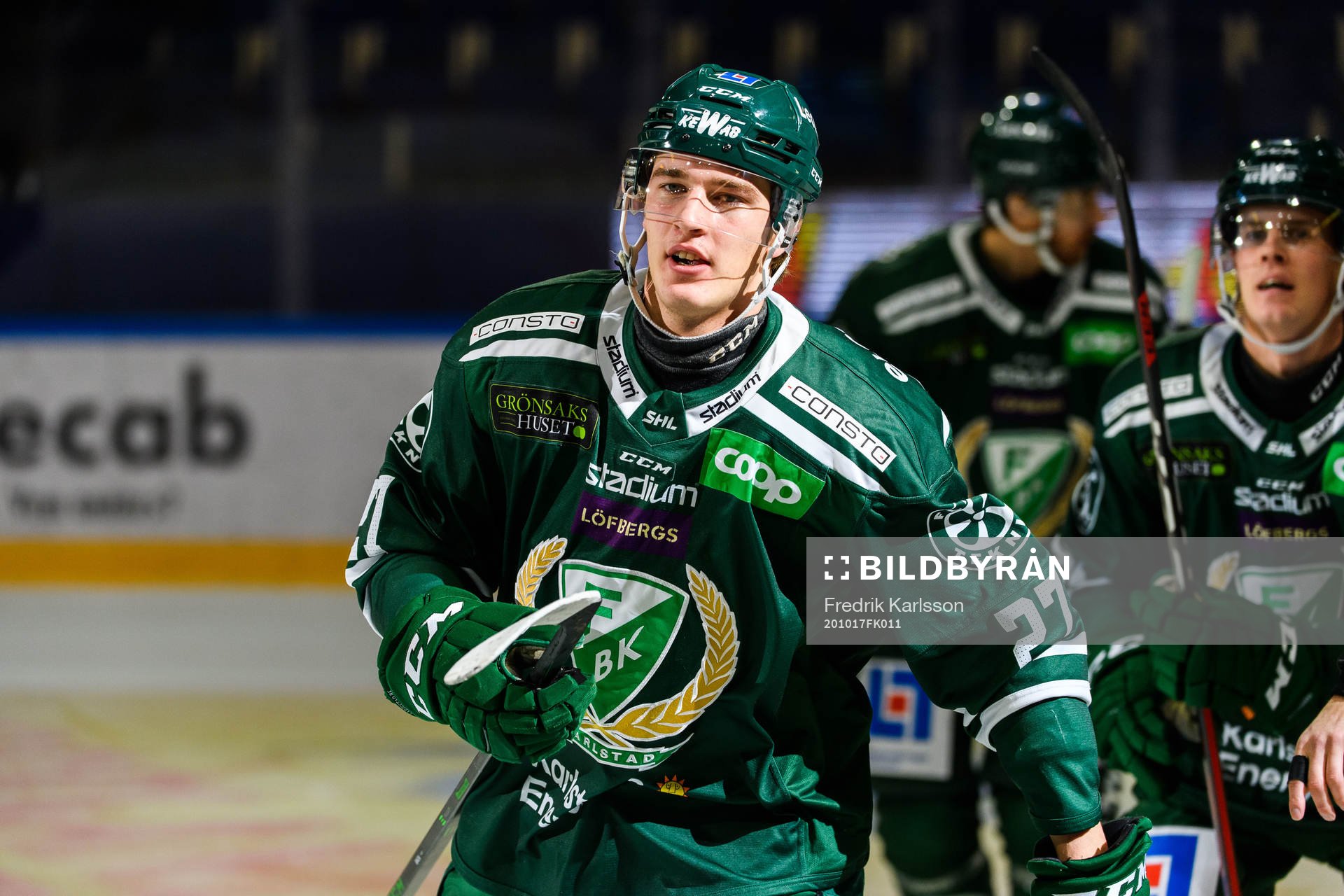 Färjestads Oskar Bäck jublar