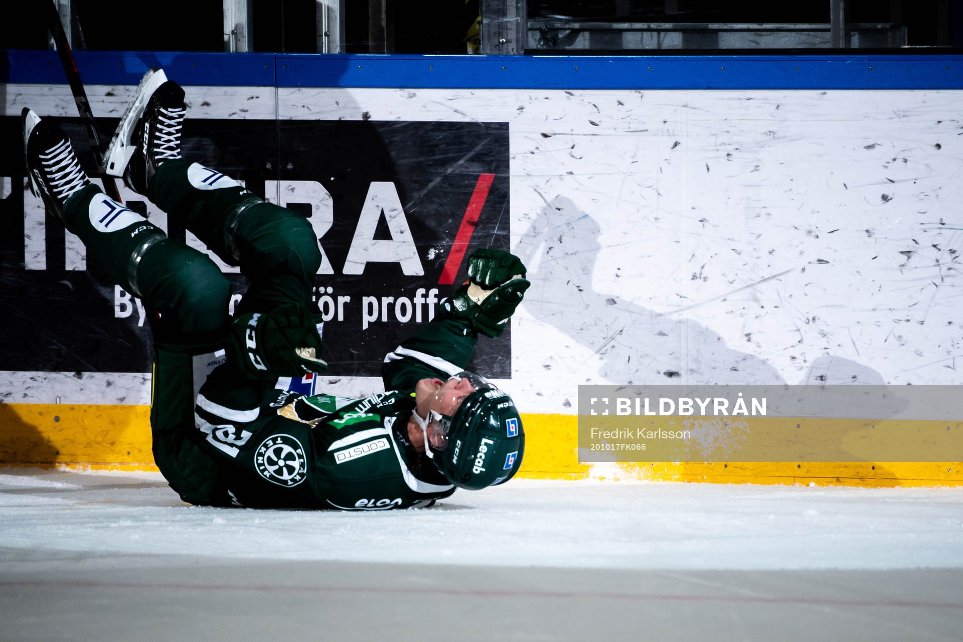 Färjestads Carl Jakobsson jublar