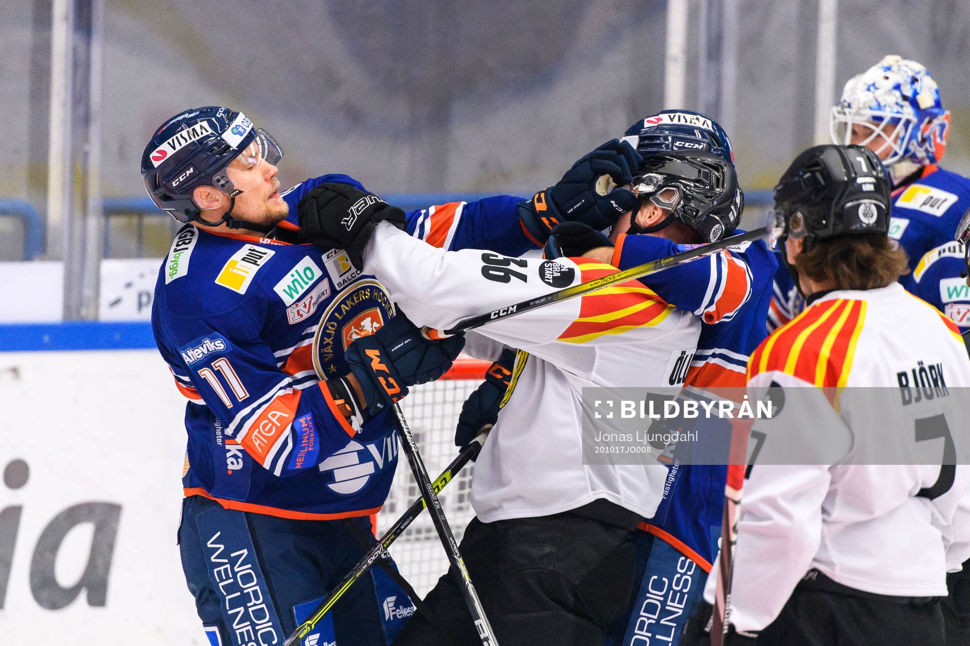 Växjös Ilari Melart och Brynäs Linus Ölund i bråk