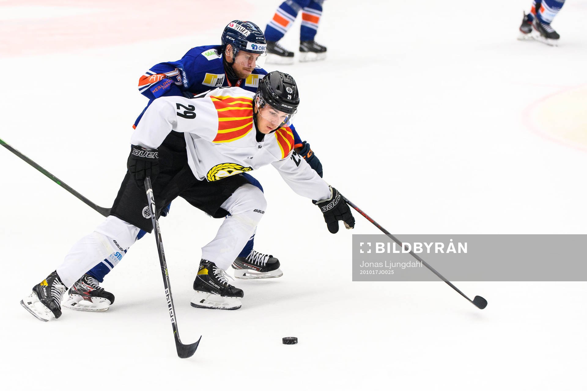Brynäs Oscar Birgersson och Växjös Emil Forslund