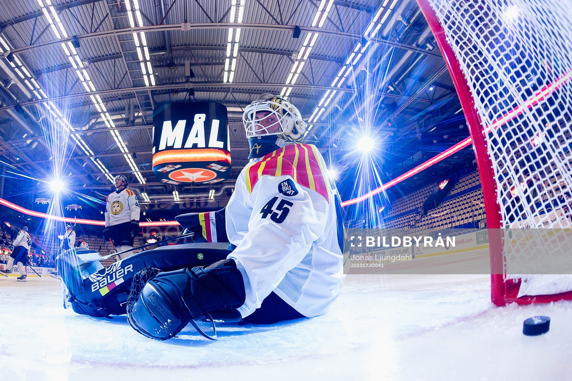 Brynäs målvakt Viktor Andrén deppar