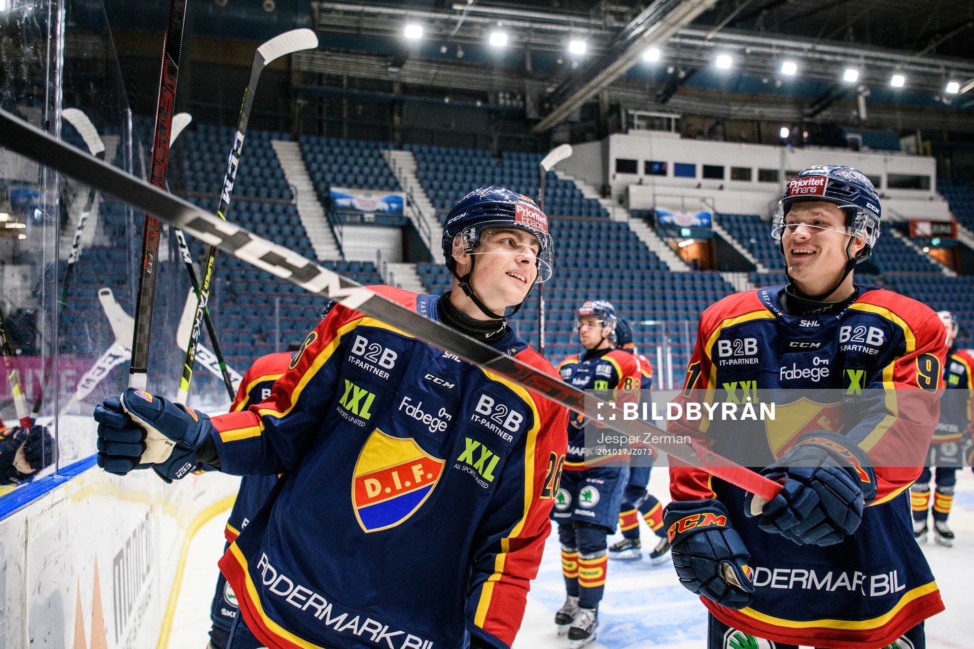 Djurgårdens Alex Brännstam och Linus Andersson jublar