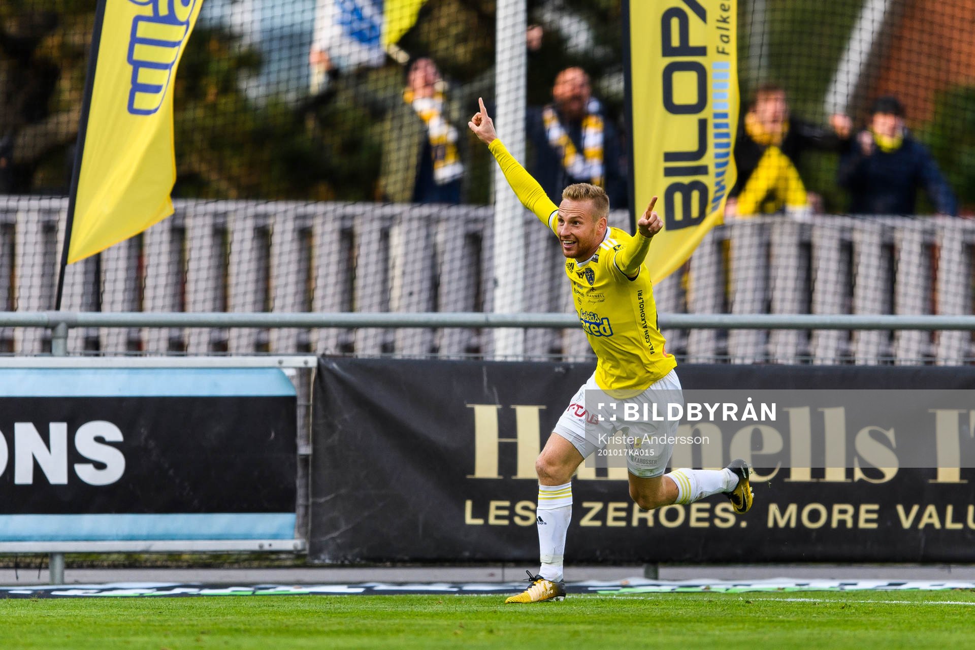 Falkenbergs Tobias Englund jublar