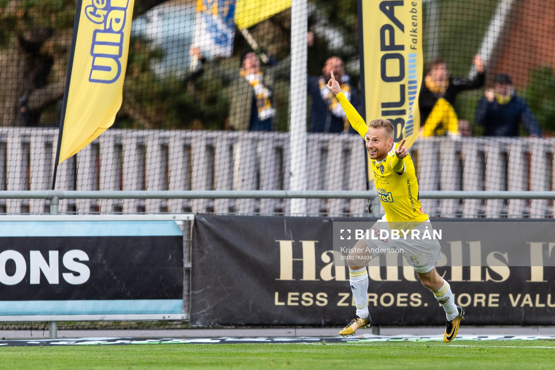Falkenbergs Tobias Englund jublar