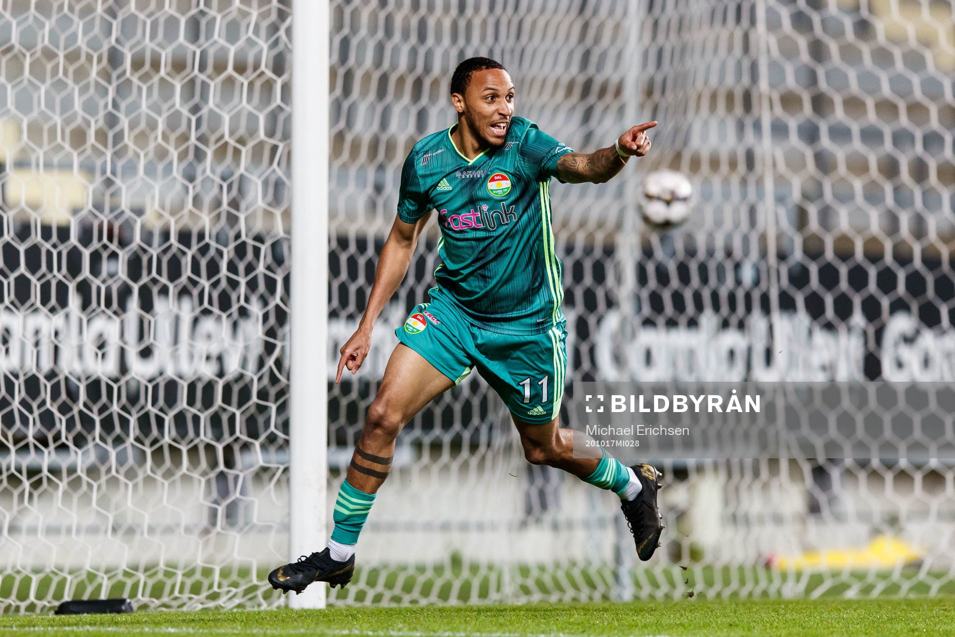 Dalkurds Willie Clemons jublar