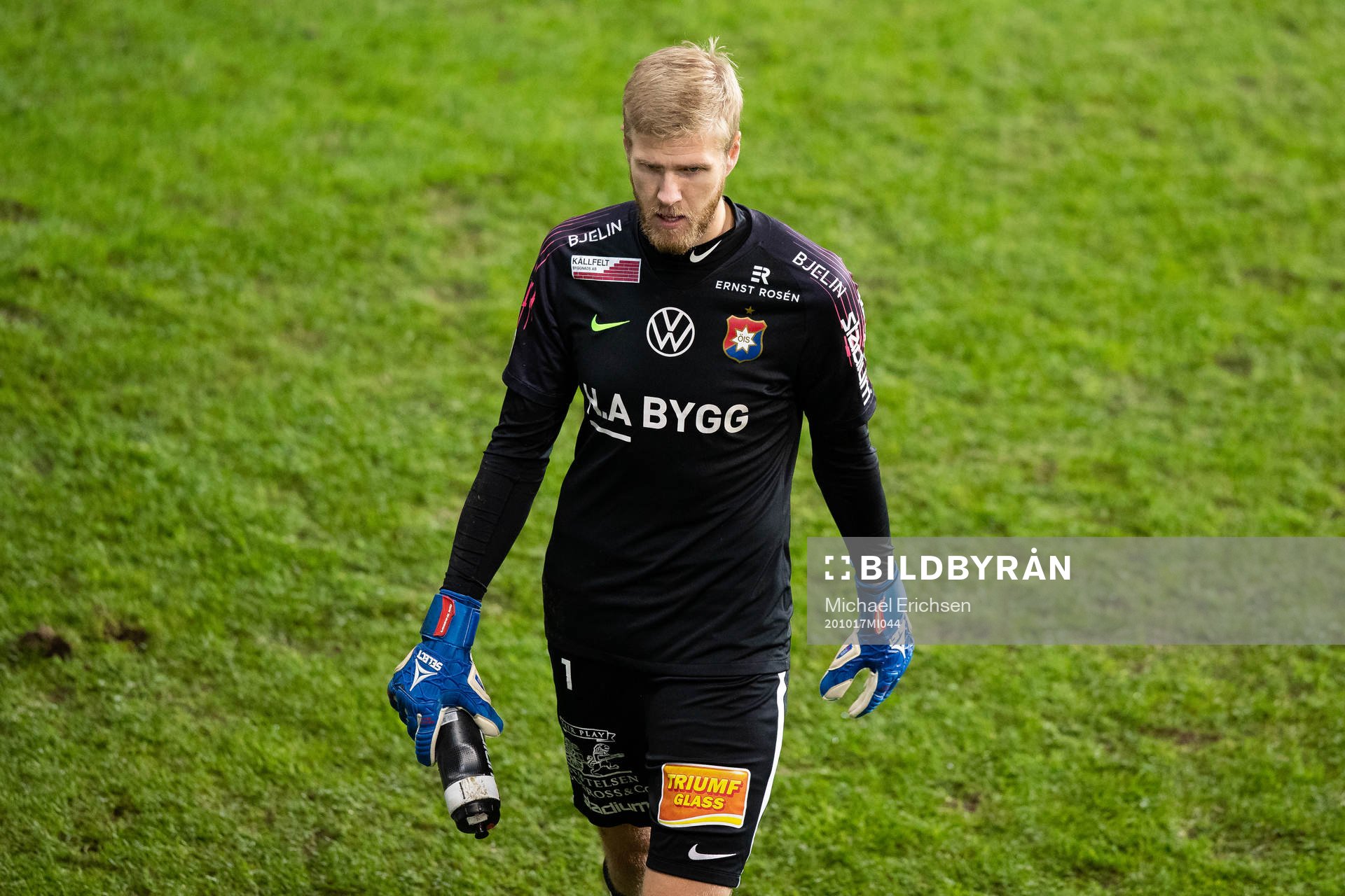 Örgrytes målvakt Fredrik Andersson deppar i halvtid av