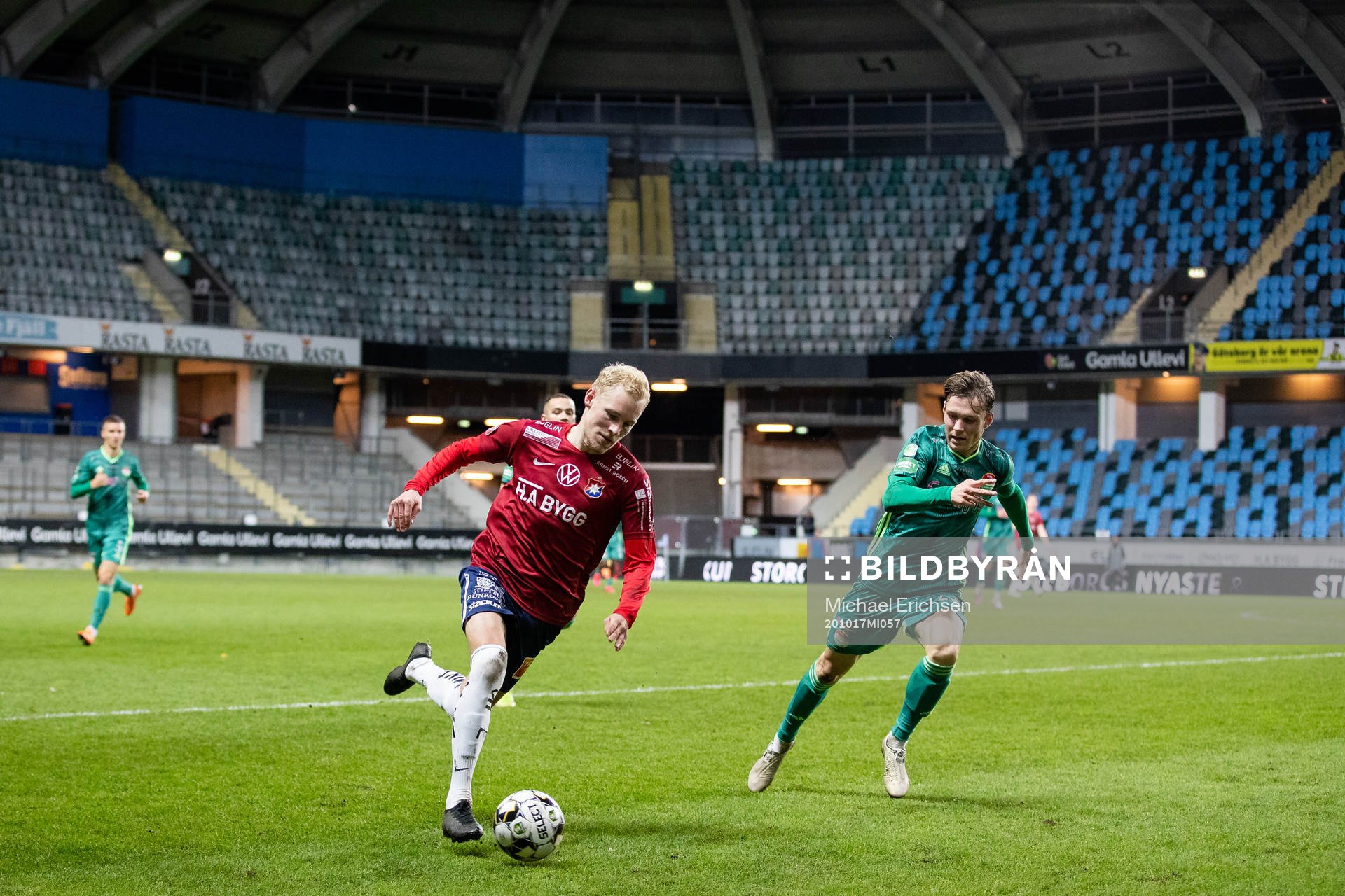 Örgrytes Adam Bergmark Wiberg framför tomma läktare