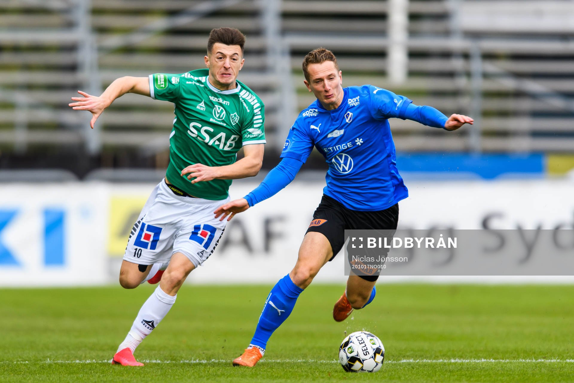 Brages Leonard Pllana och Halmstads Andreas Bengtsson
