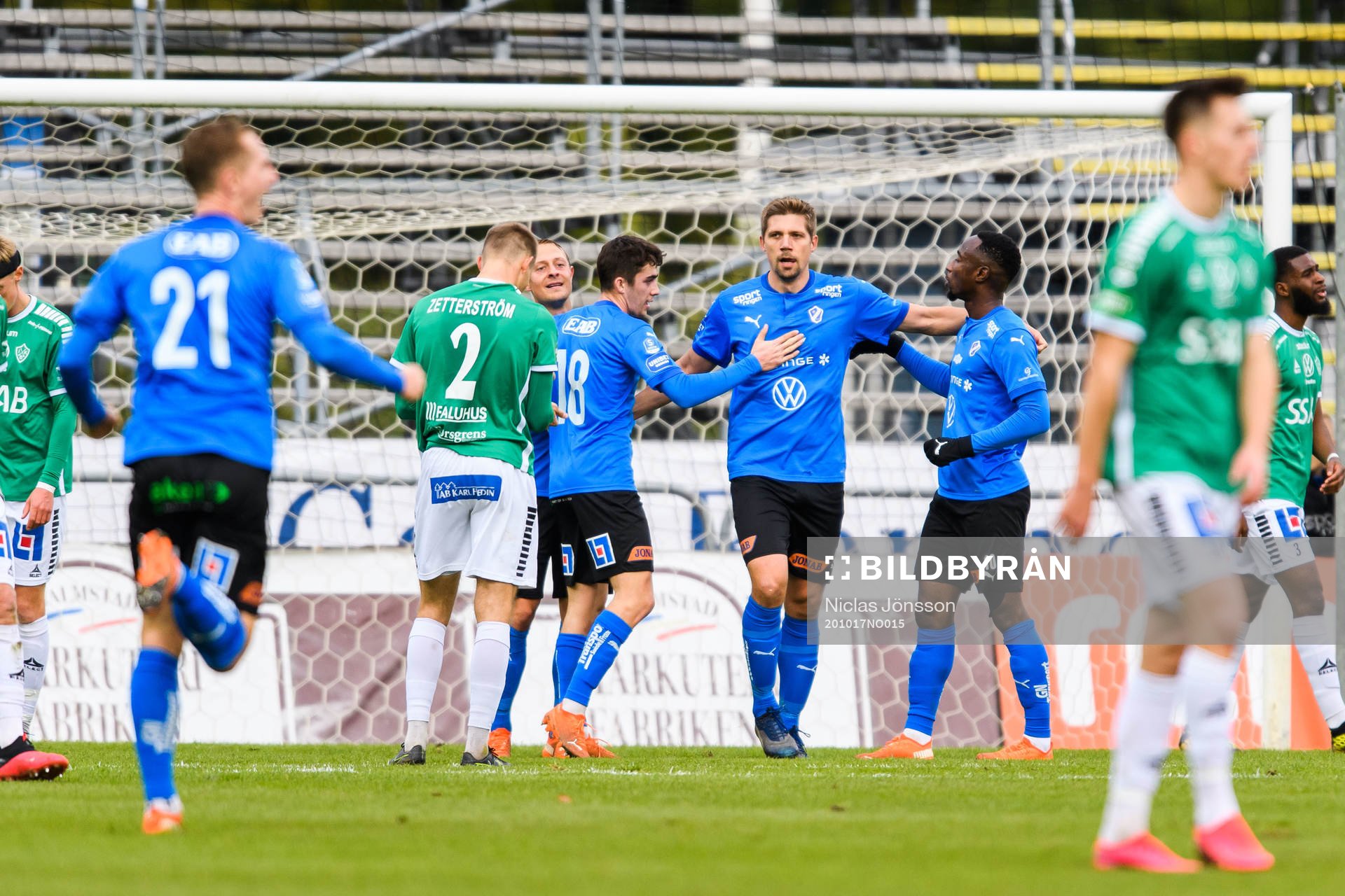 Halmstads Mikael Boman jublar efter 2-0 under fotbollsmatchen i Superettan  mellan Halmstad och Brage den 17 oktober 2020 i Halmstad.