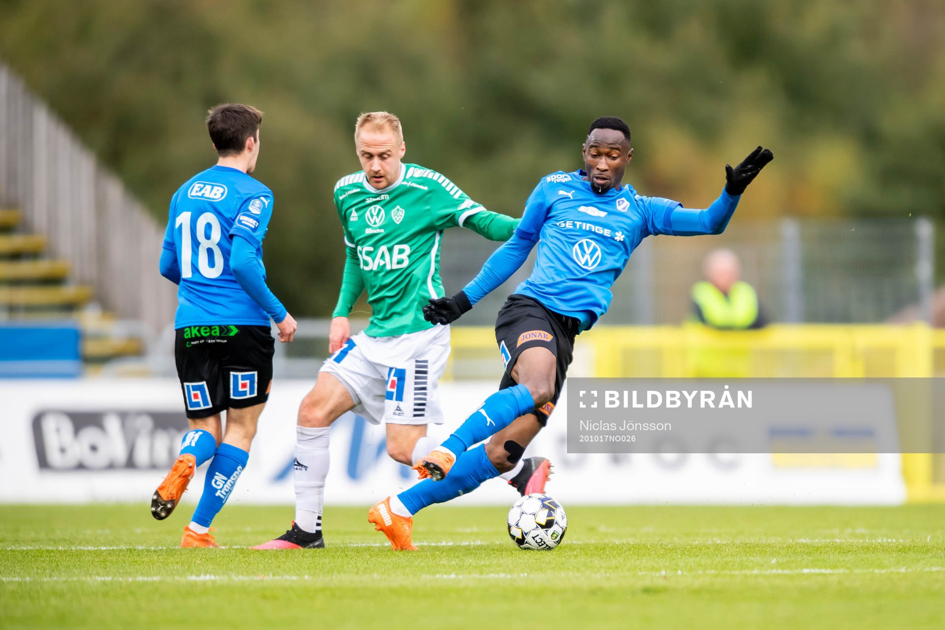 Brages Oscar Lundin och Halmstads Sadat Karim