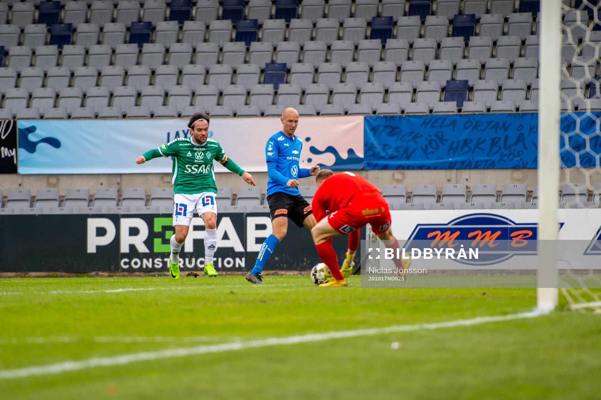 Brages Robbin Sellin och Halmstads Andreas Johansson