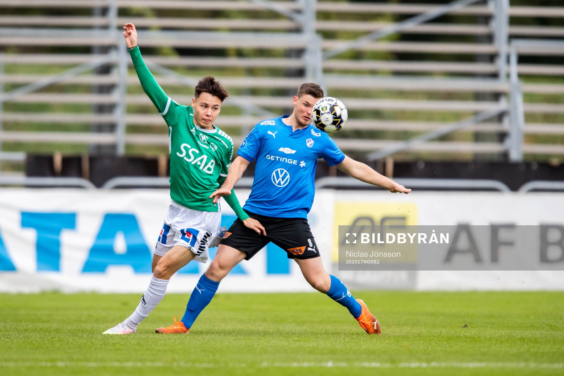 Brages Noa Williams  och Halmstads Jonathan Svedberg