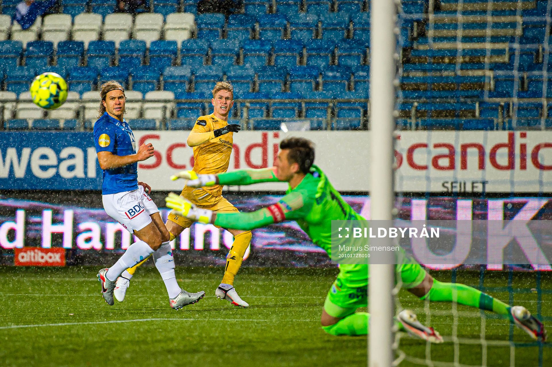 Martin Bjørnbak of Molde and Ola Selvaag Solbakken of