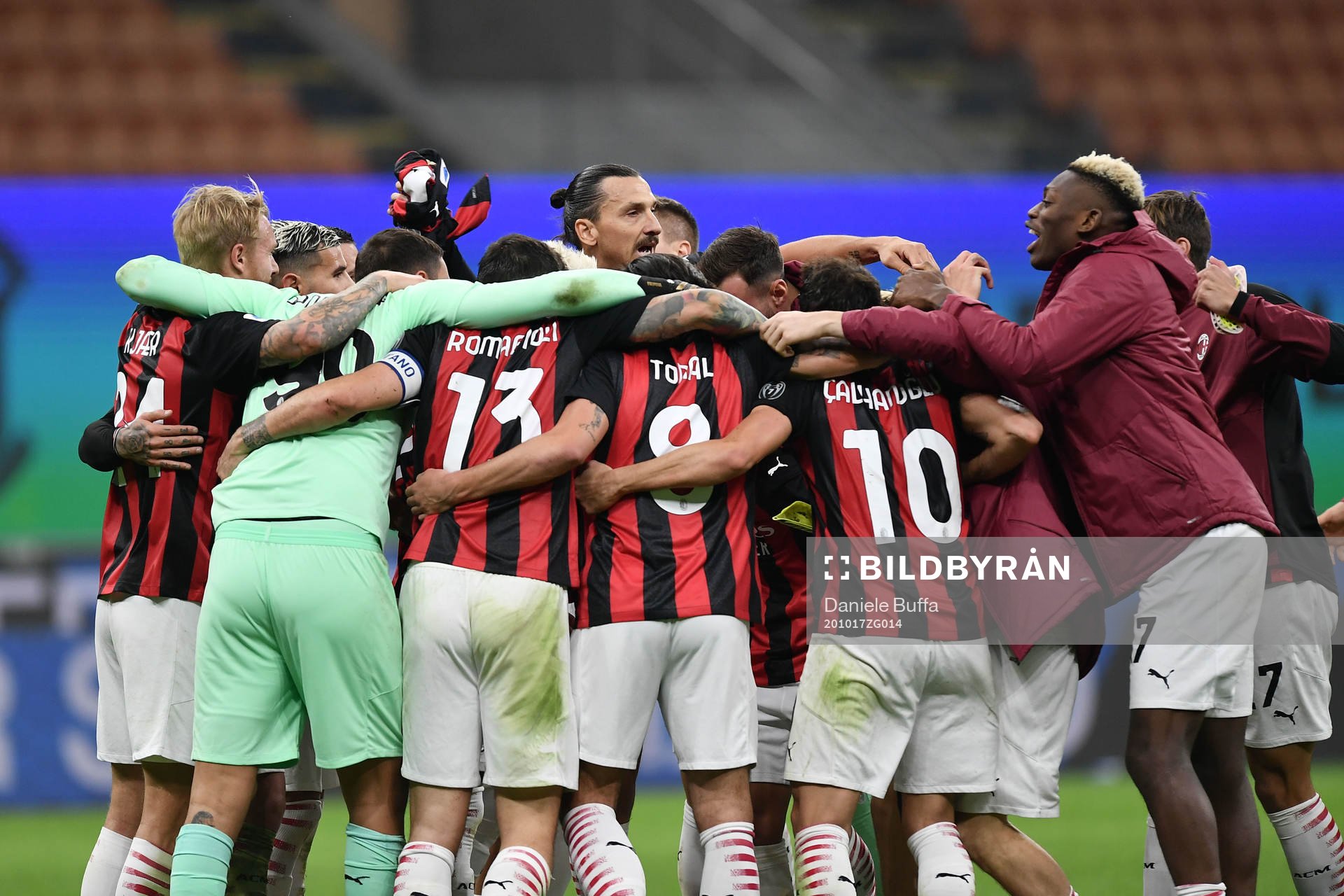 Zlatan Ibrahimovic of Milan celebrate with teammates