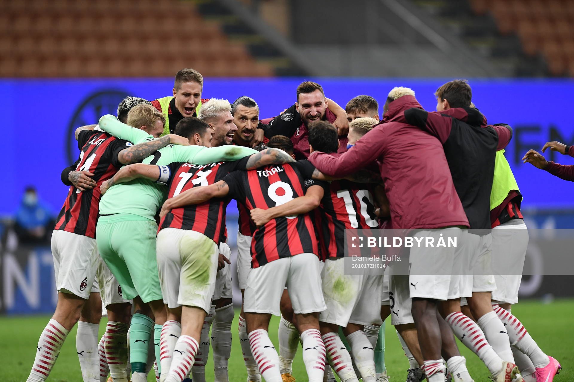 Zlatan Ibrahimovic of Milan celebrate with teammates