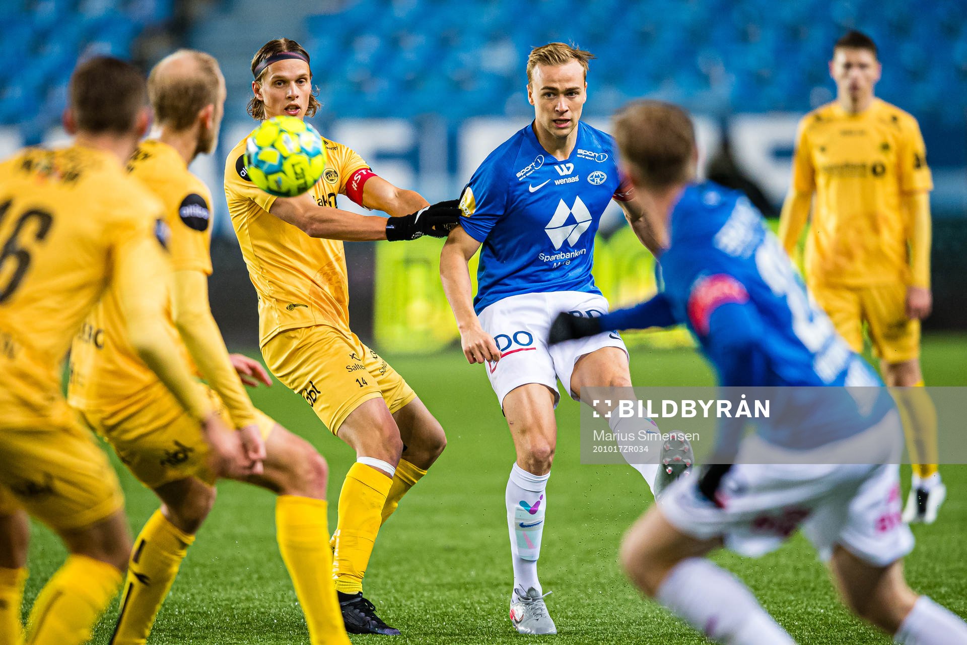 Ulrik Saltnes of Bodø/Glimt and Martin Skjelbreid