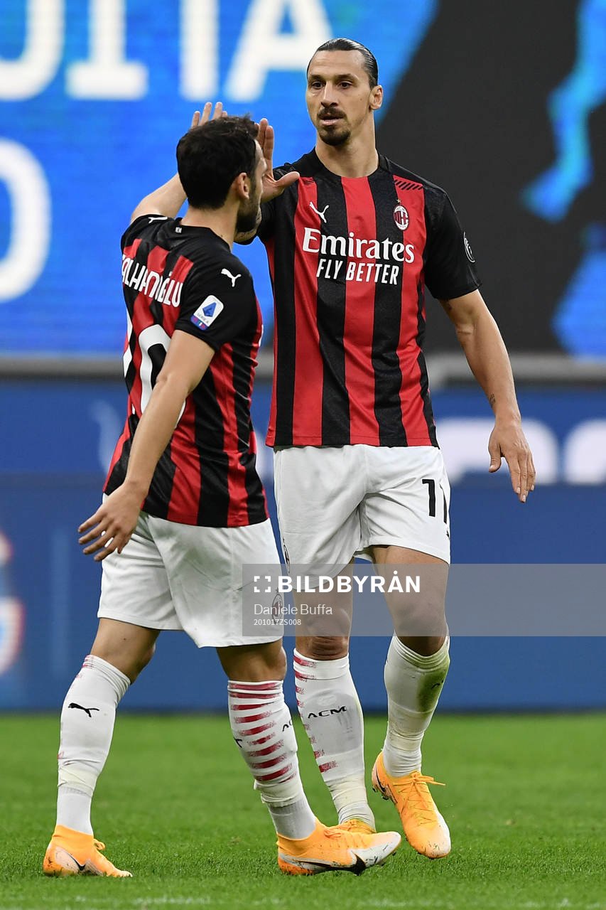Zlatan Ibrahimovic of Milan celebrate with teammates