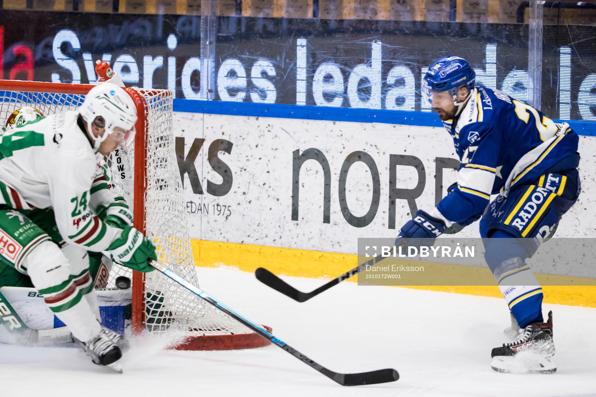 Rögles Benjamin Smith  och Leksands Marek Hrivík