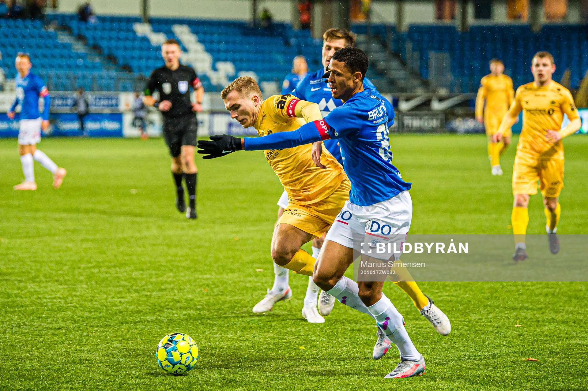 Morten Ågnes Konradsen of Bodø/Glimt and Mathis Gazoa