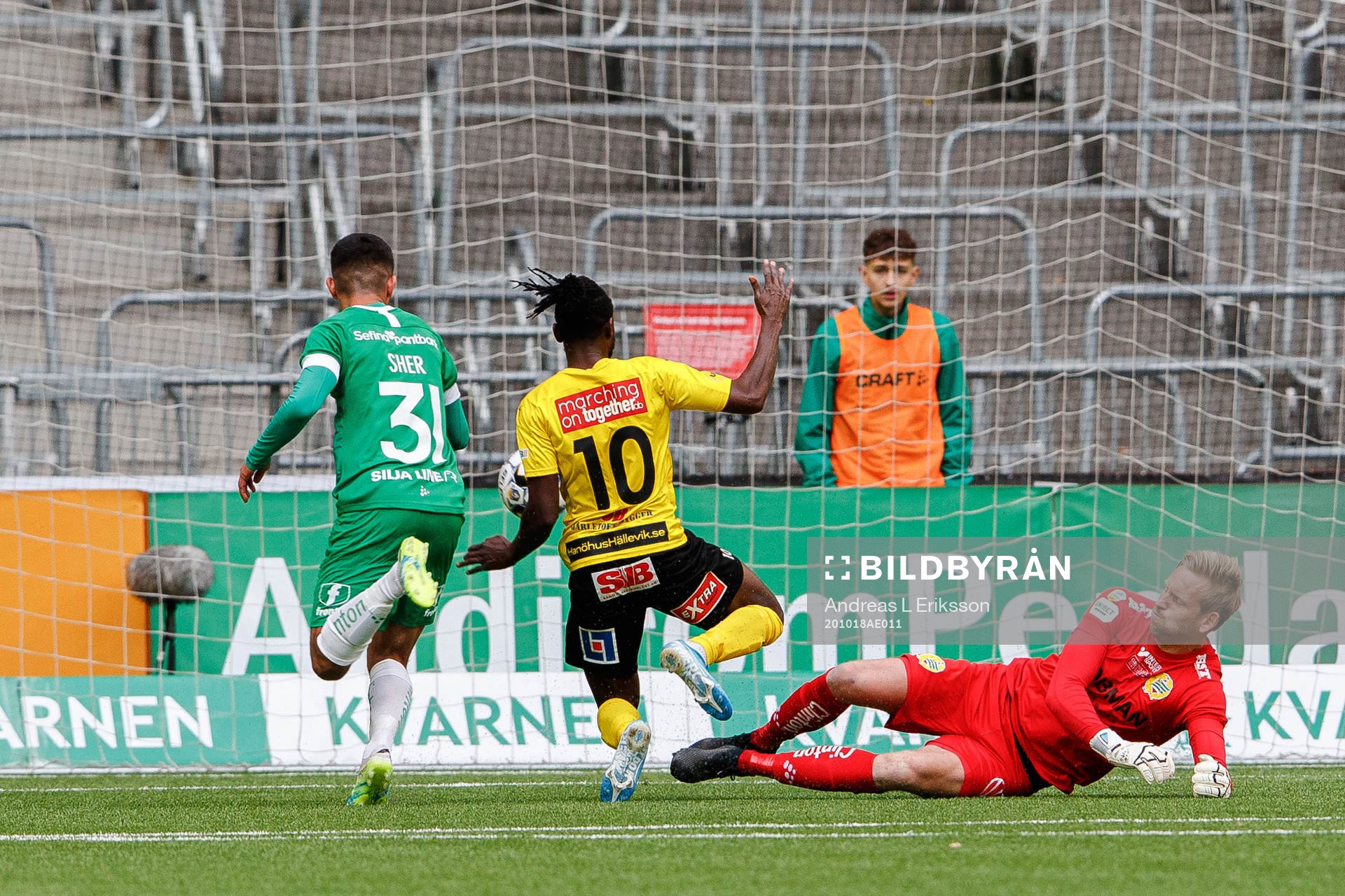 Mjällbys Mamudu Moro gör 3-1 bakom Hammarbys Aimar Sher