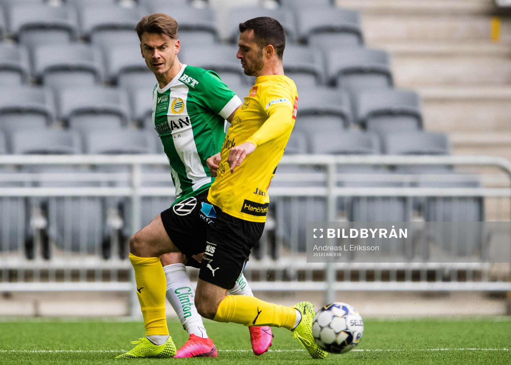 Hammarbys Alexander Kacaniklic och Mjällbys Kadir Hodzic