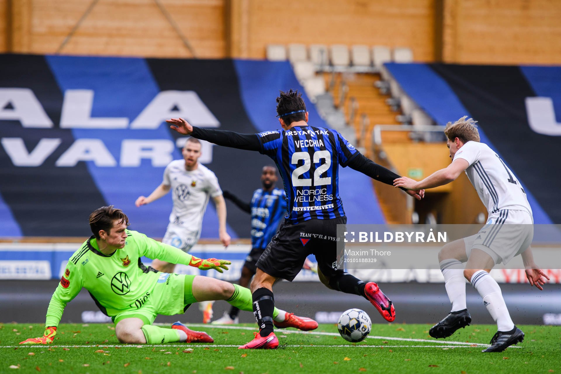 Östersunds målvakt Andrew Robert Mills och Sirius Stefano