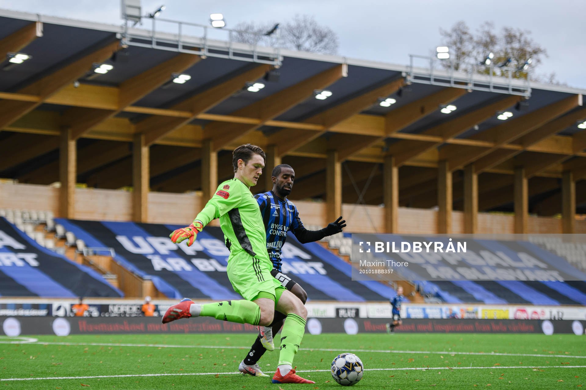 Östersunds målvakt Andrew Robert Mills och Sirius