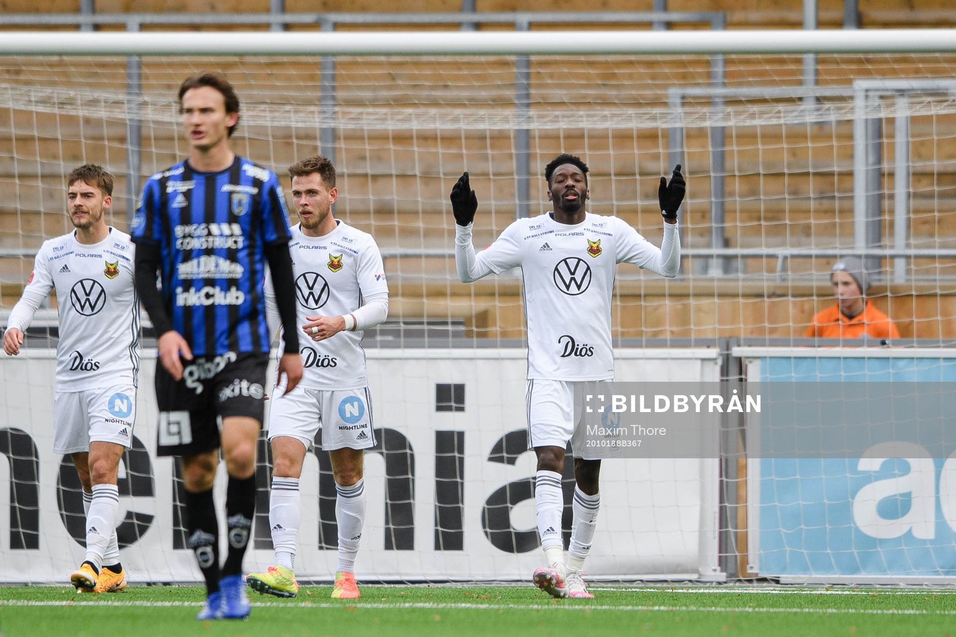 Östersunds Blair Turgott jublar efter 0-1 under fotbollsmatchen i Allsvenskan mellan Sirius och Östersund den 18 oktober 2020 i Uppsala.