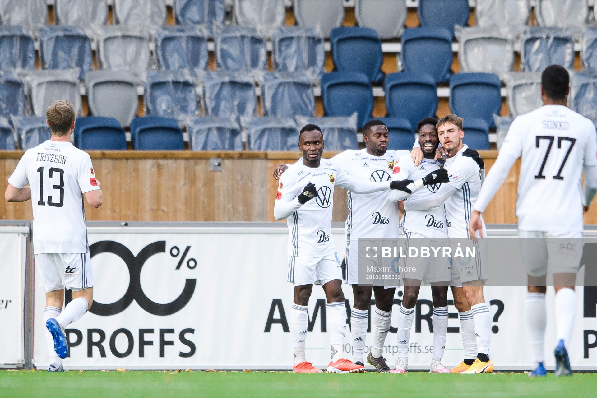 Östersunds Blair Turgott jublar med lagkamrater