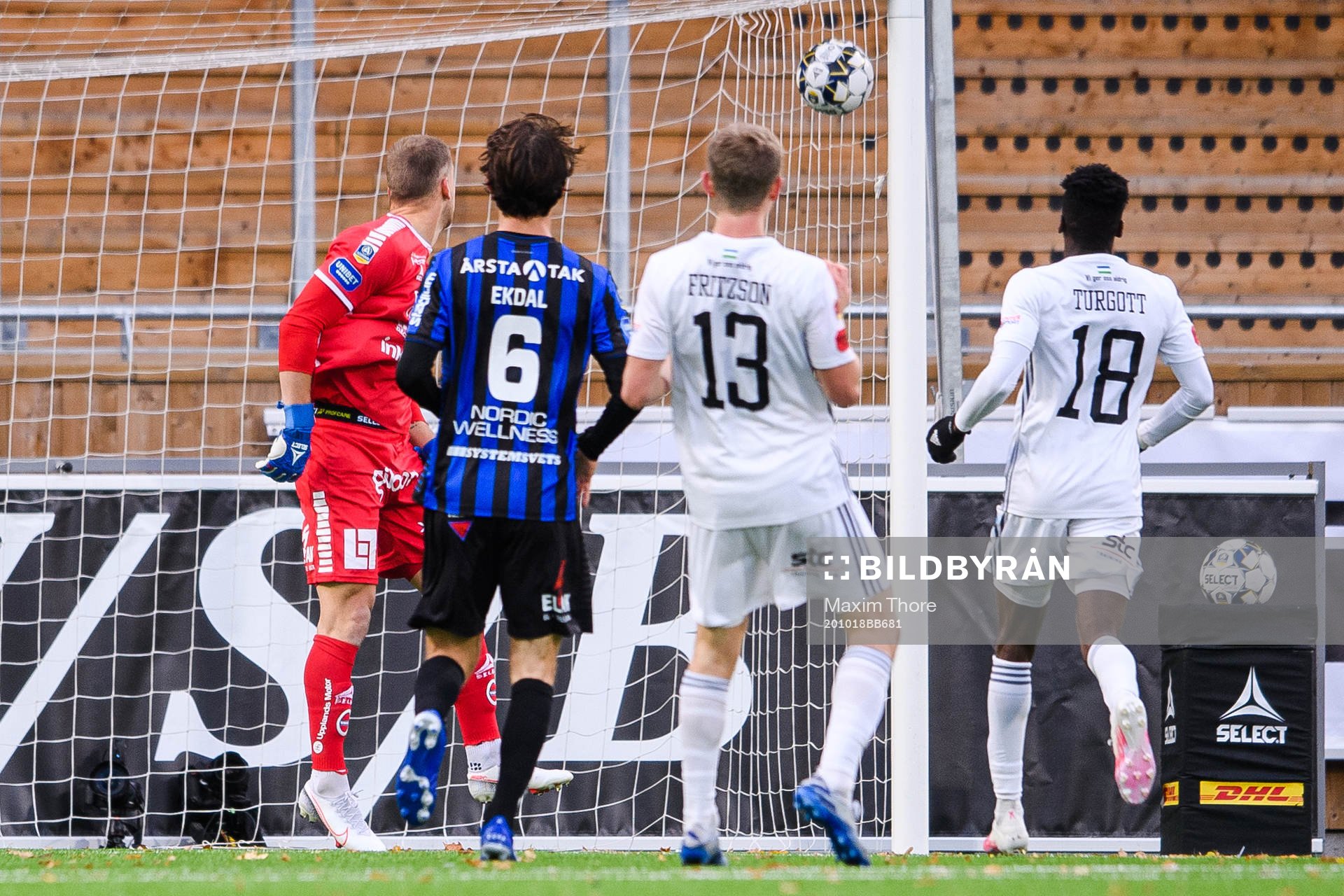 Östersunds Henrik Bellman, ej i bild, gör 1-3