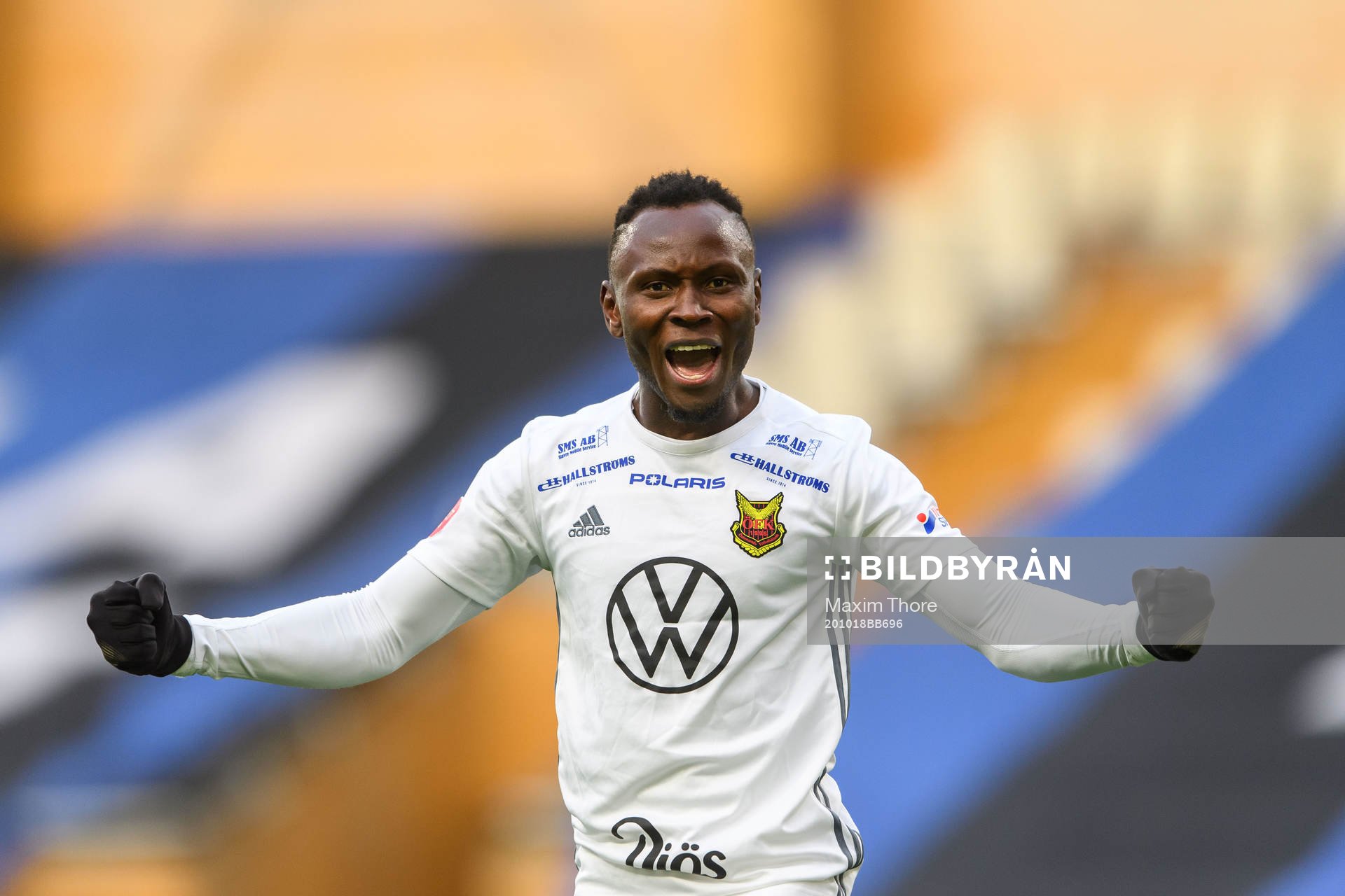 Östersunds Sam Mensiro jublar