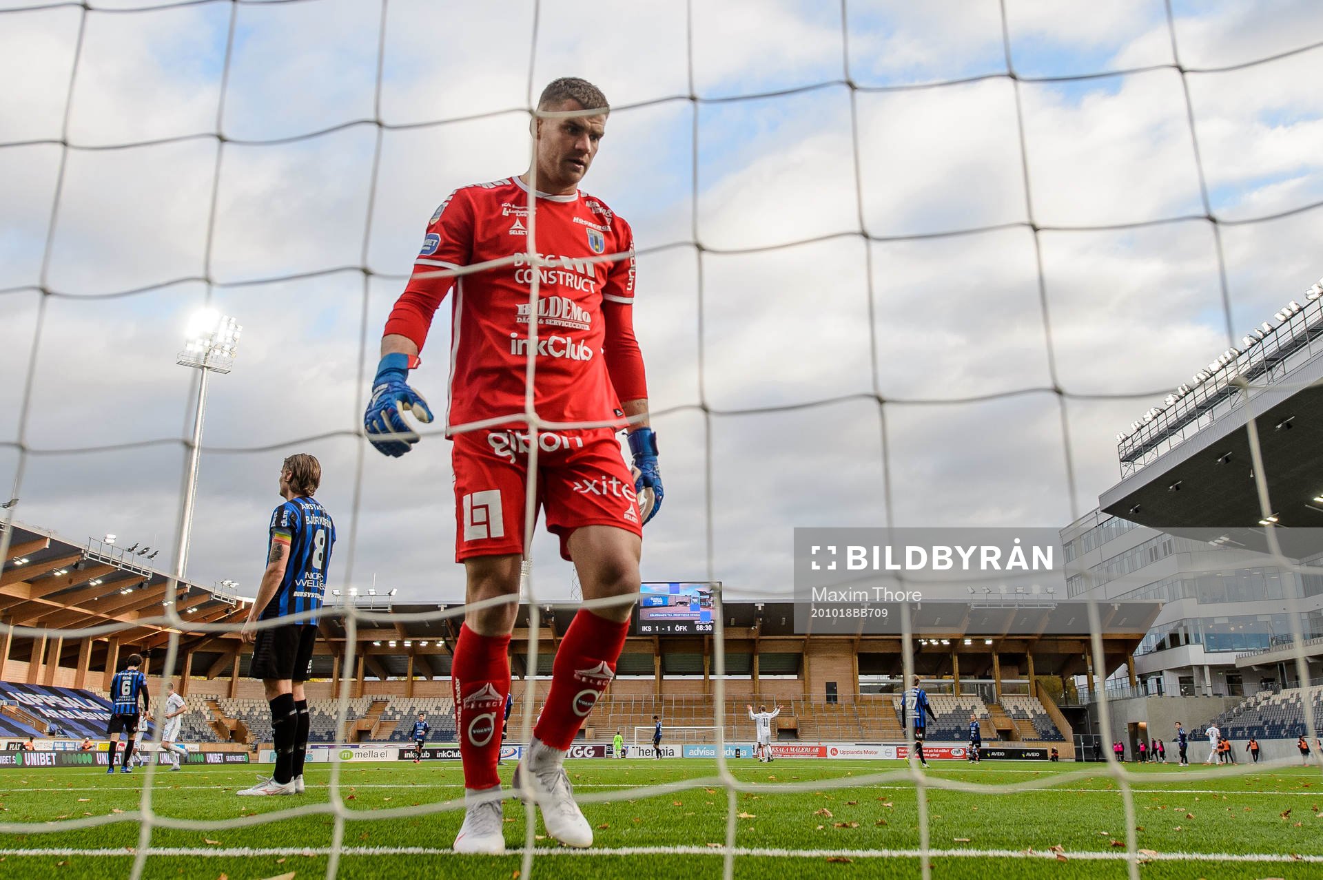 Sirius målvakt Lukas Jonsson deppar