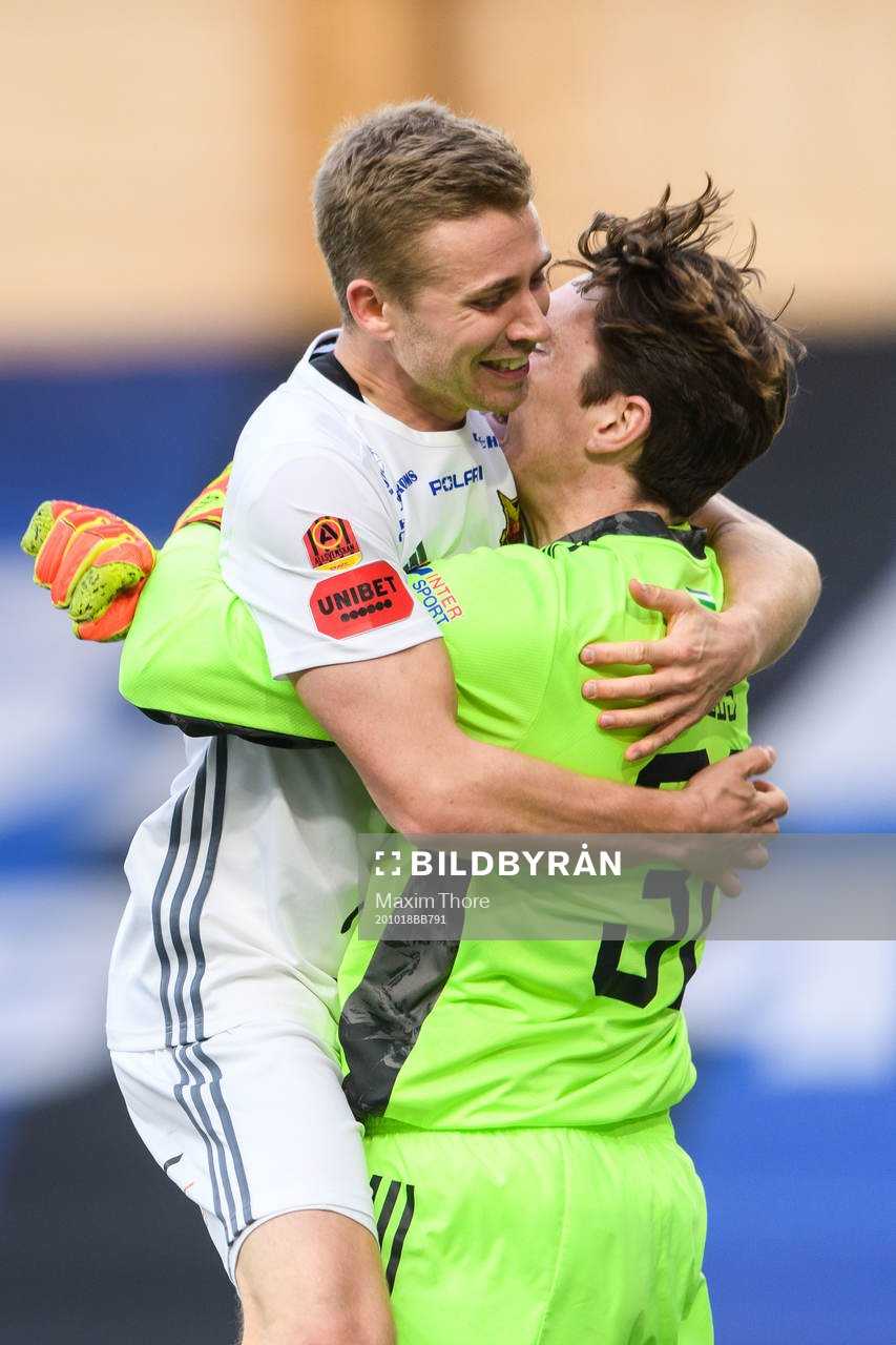 Östersunds Henrik Bellman och målvakt Andrew Robert Mills