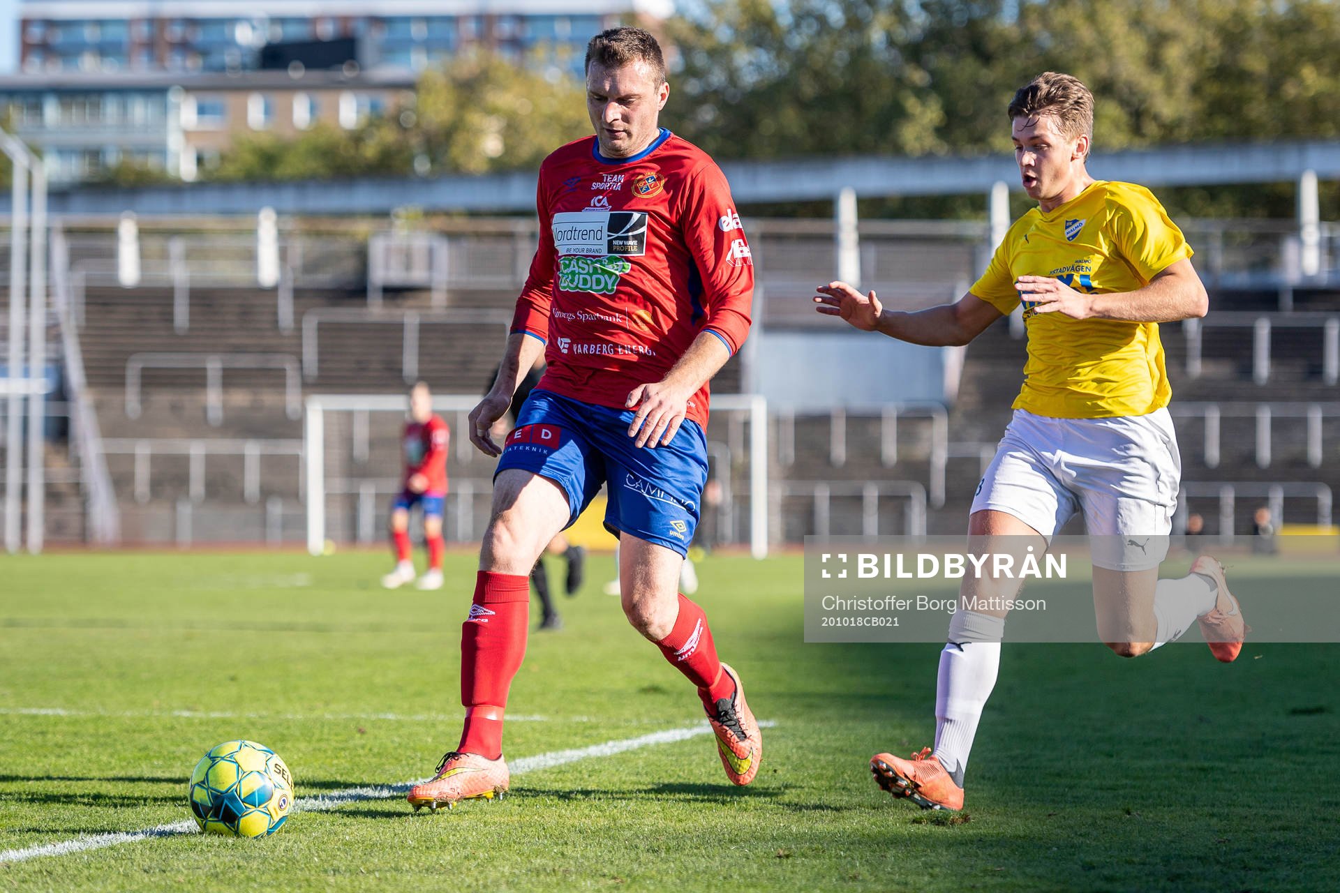 Varbergs GIFs Armin Helvida mot IFK Malmös Emil Jönsson
