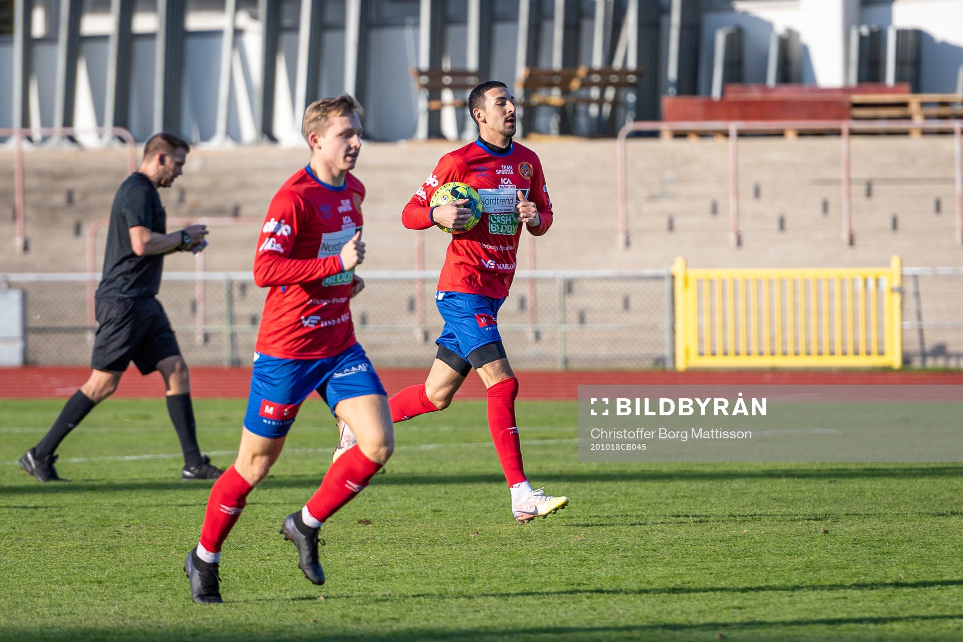 Varbergs GIFs Birol Adem jublar