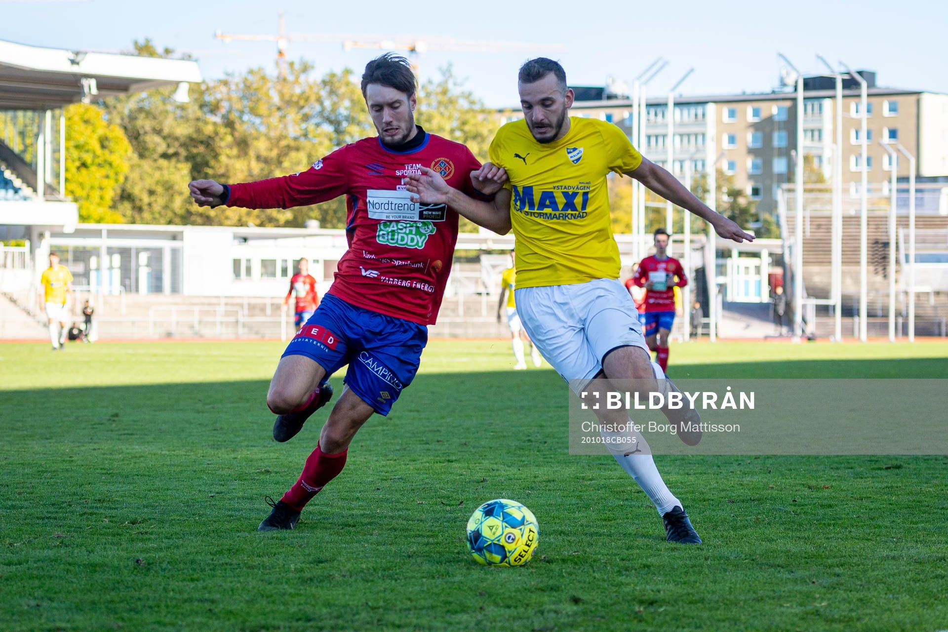 Varbergs GIFs Isac Johansson mot IFK Malmös Ilir Tahiri