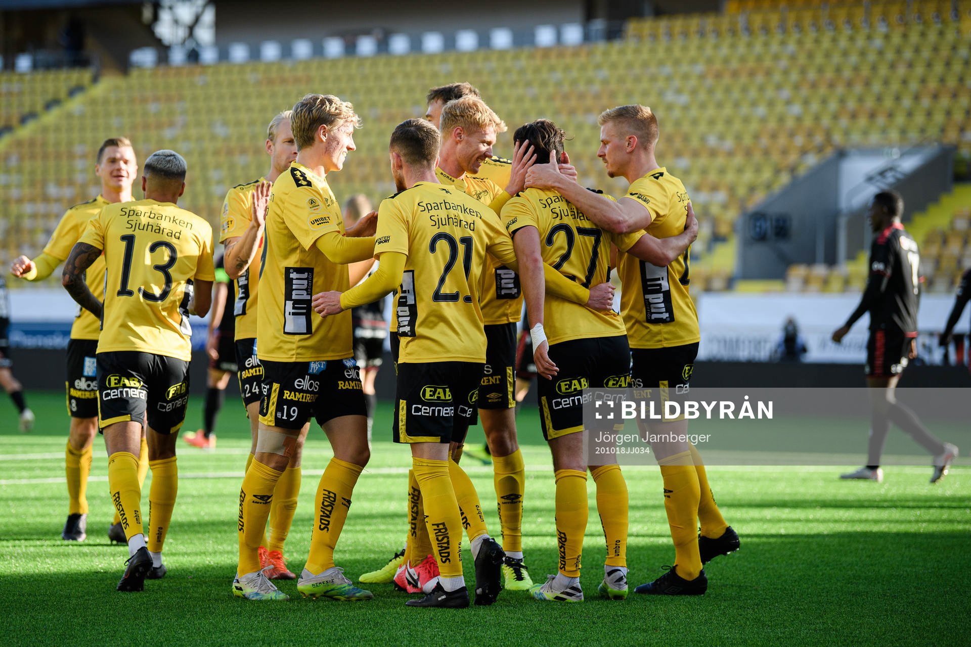 Elfsborgs Frederik Holst jublar med lagkamrater