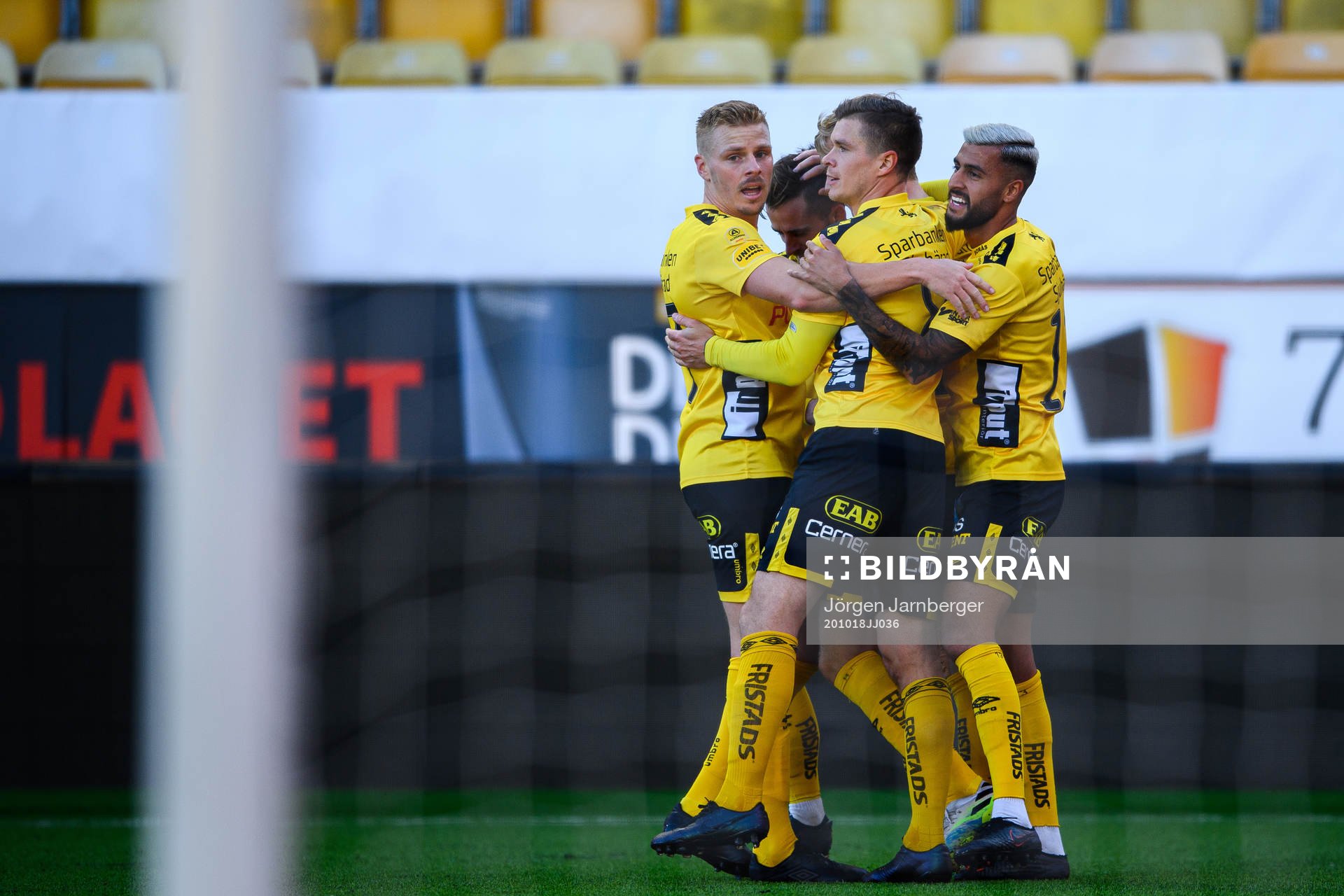 Elfsborgs Samuel Holmén , Rami Kaib och Rasmus Alm jublar med Jeppe Okkels efter 2-0 under fotbollsmatchen i Allsvenskan mellan Elfsborg och Kalmar den 18 oktober 2020 i Borås.