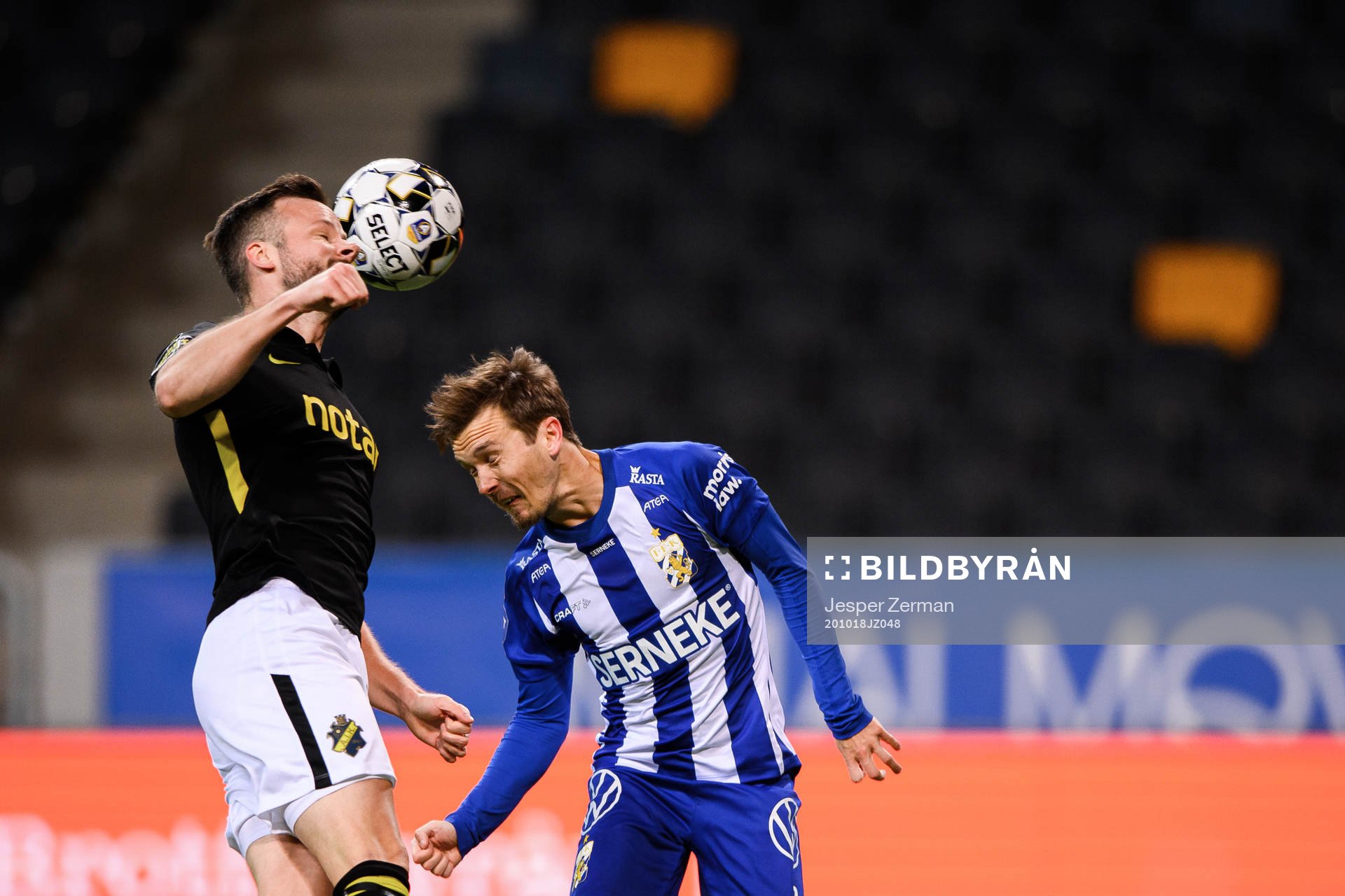 s Robert Lundström och IFK Göteborg Patrik Karlsson