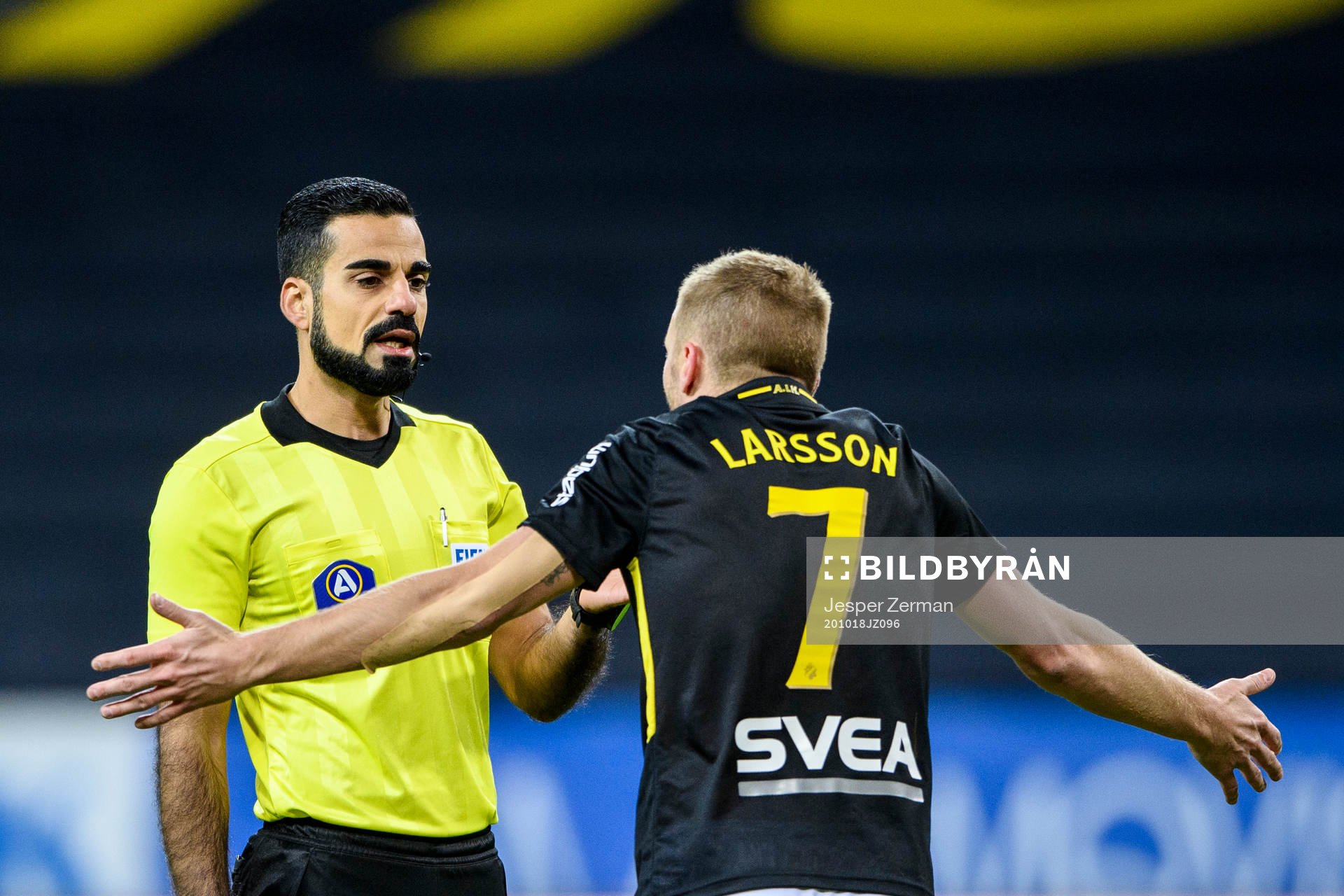 s Sebastian Larsson i en diskussion